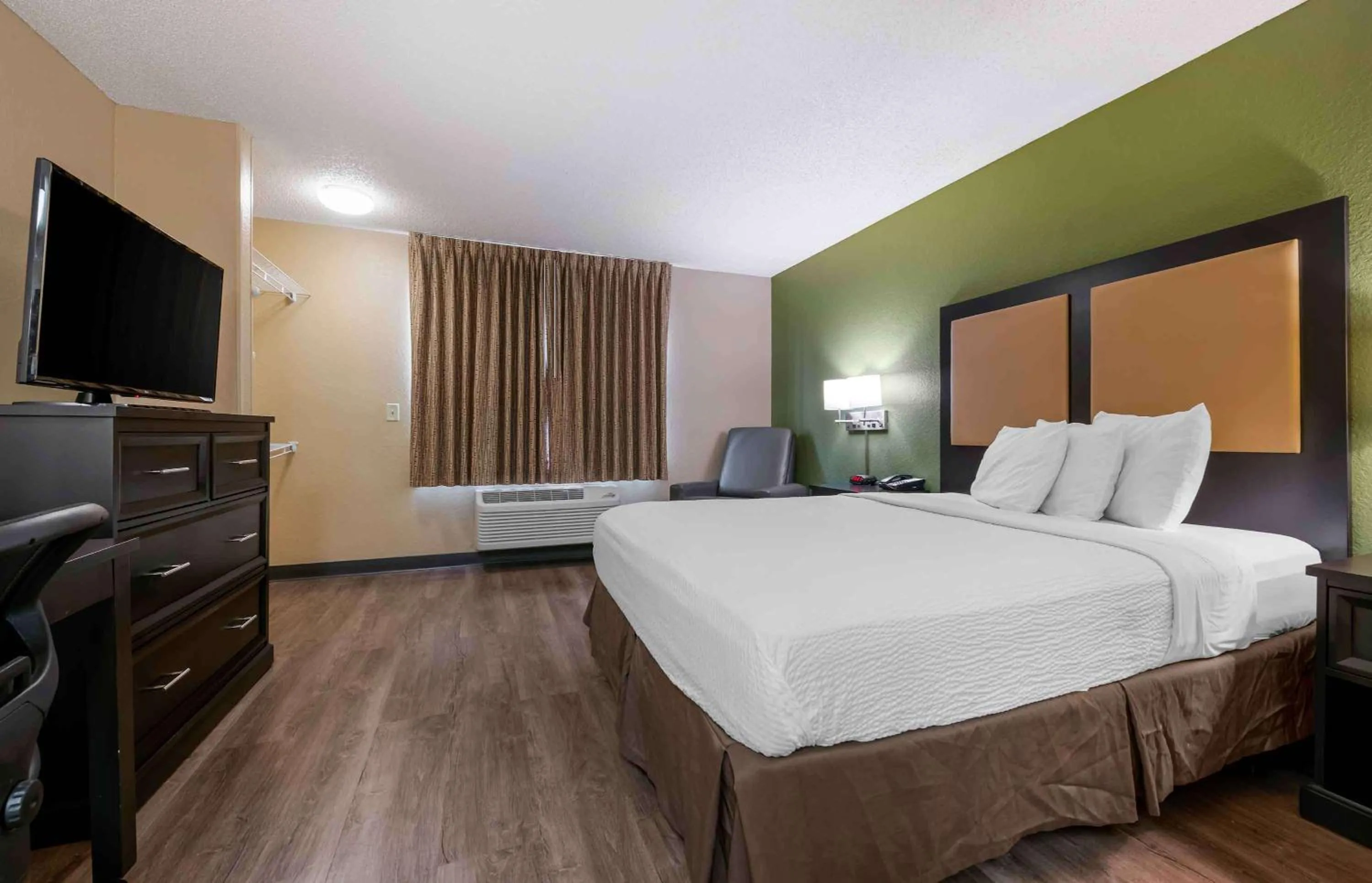 Bedroom, Bed in Extended Stay America Suites - Fishkill - Westage Center