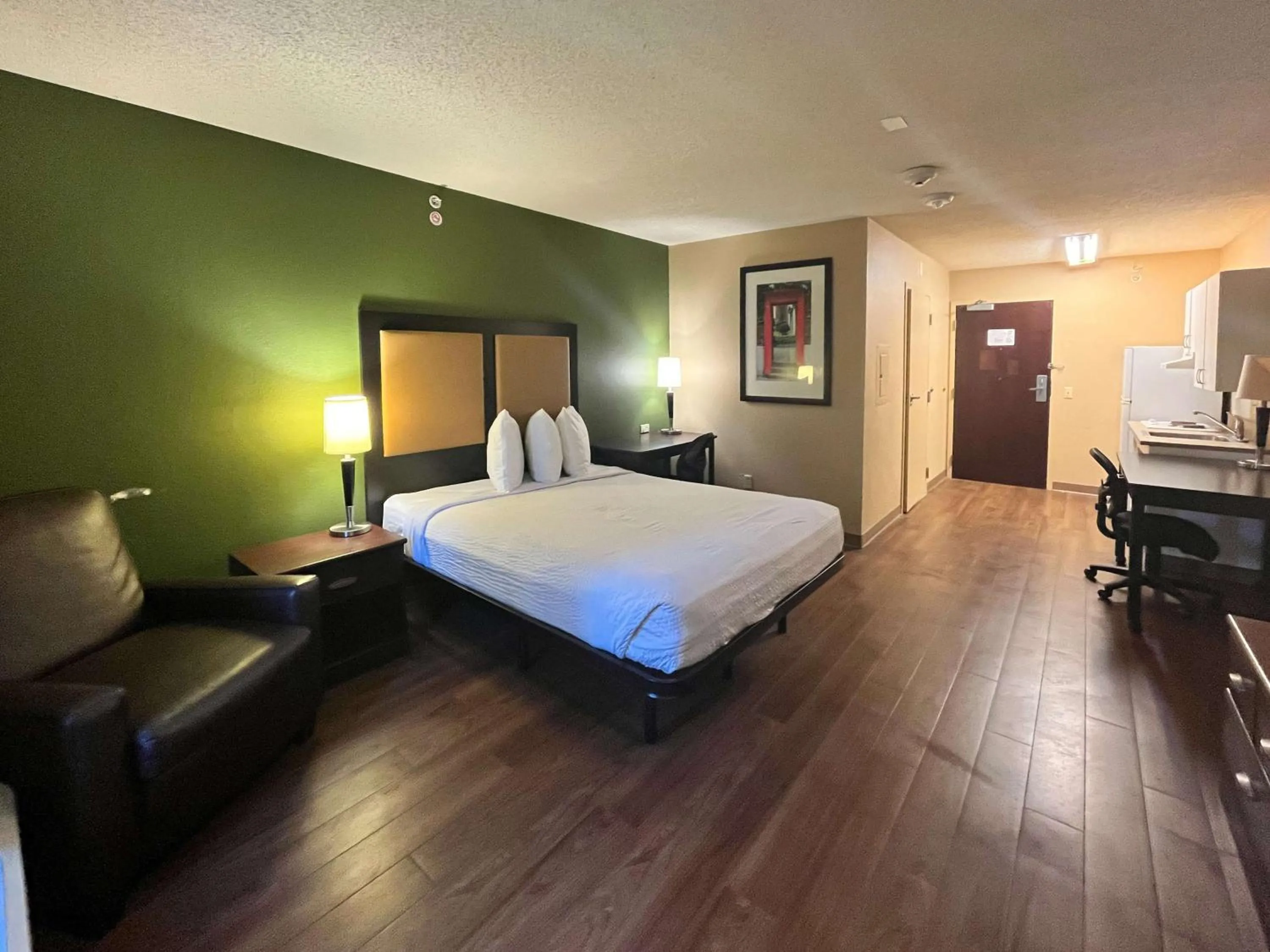 Bedroom, Bed in Studio 6 Memphis, TN East Memphis