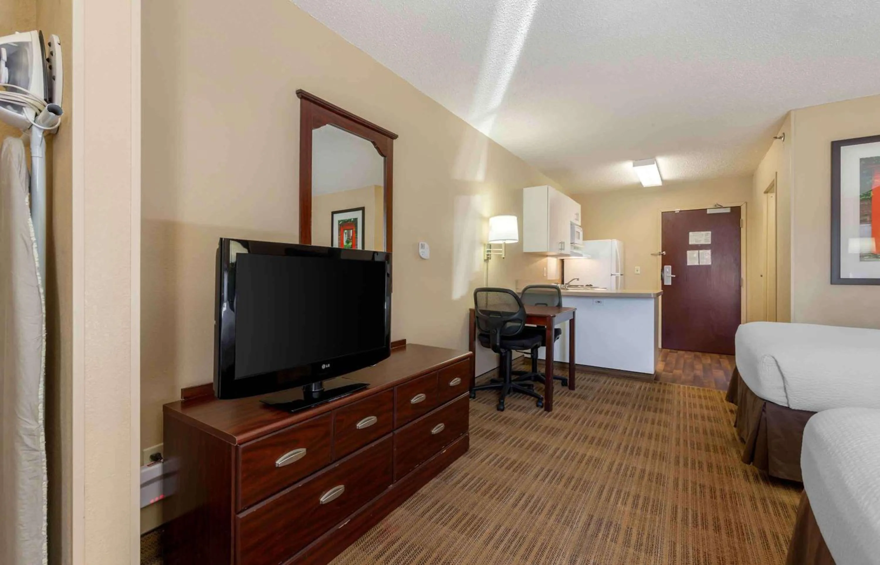 Bedroom, Bed in Extended Stay America Suites - Rockford - I-90
