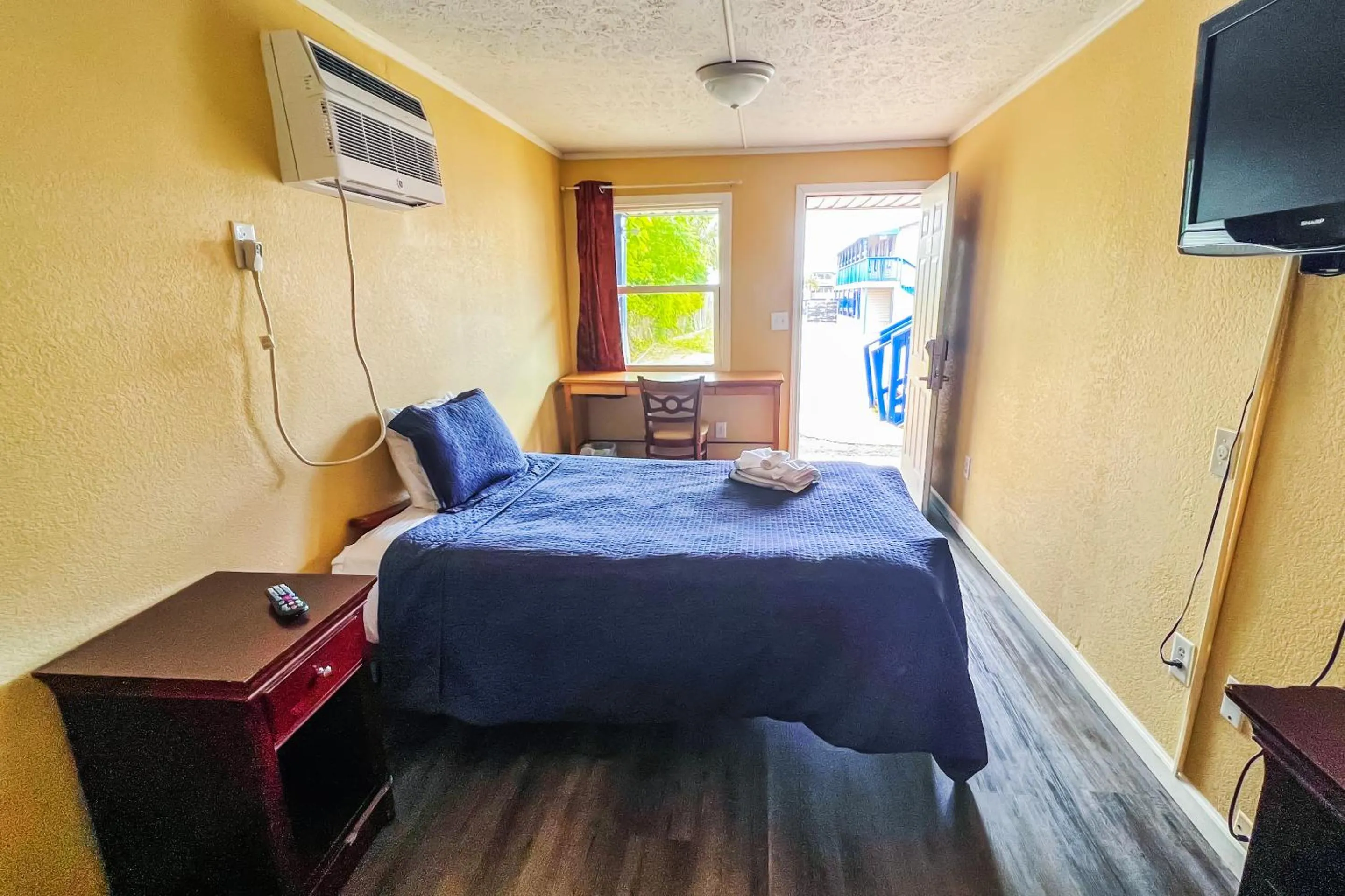 Bedroom in Crepe Myrtle by OYO