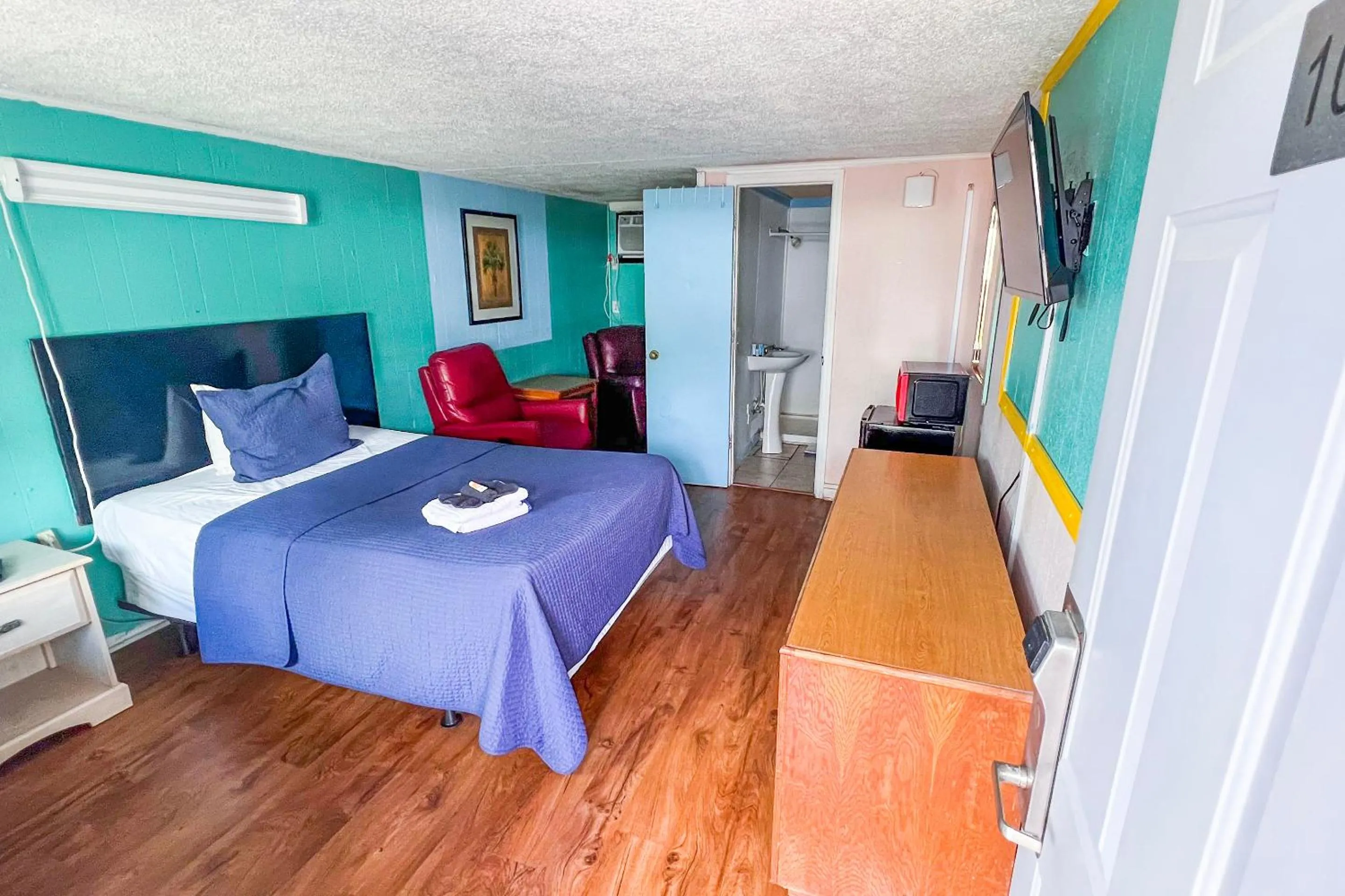 Bedroom in Crepe Myrtle by OYO