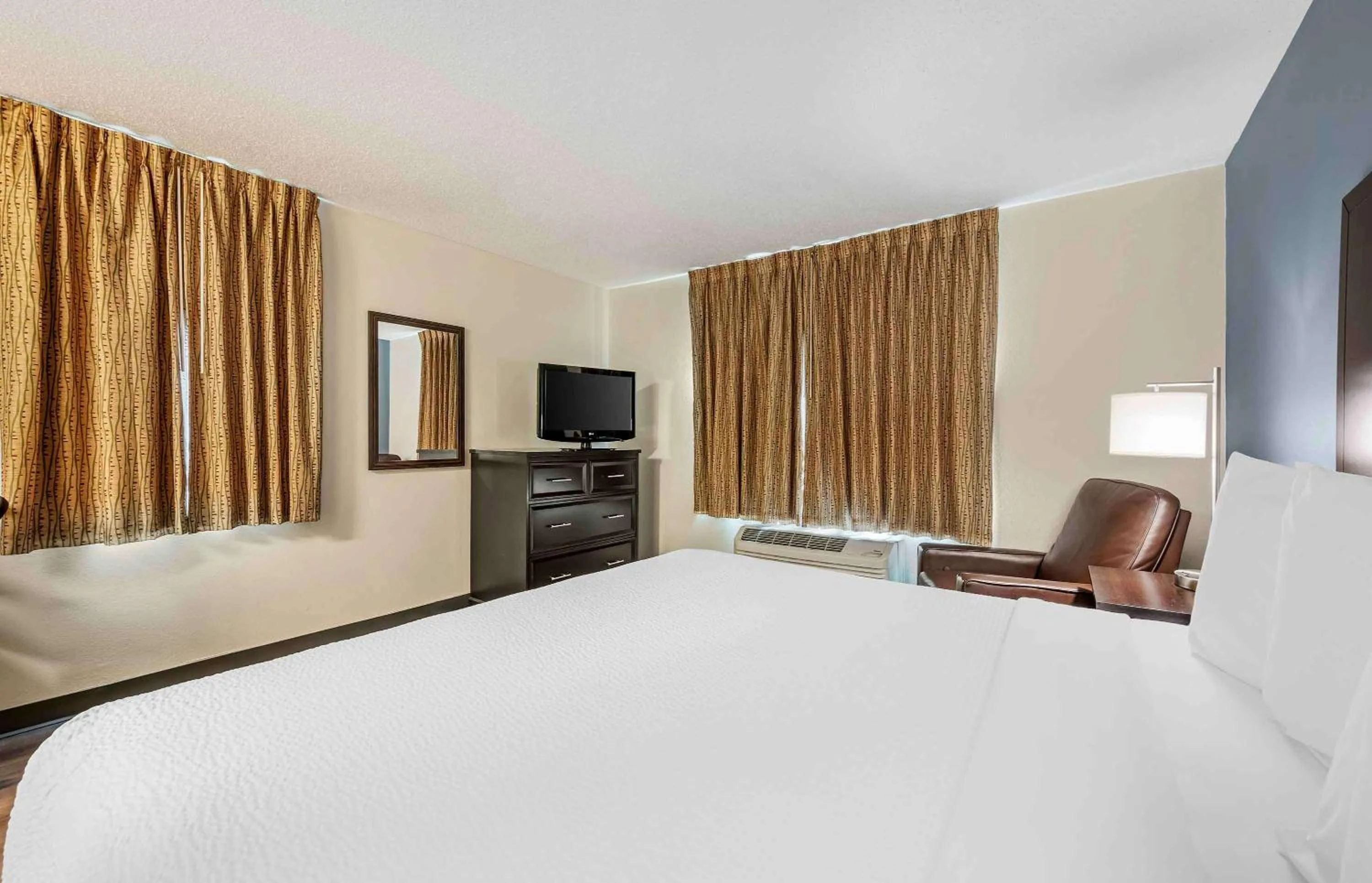 Bedroom, Bed in Extended Stay America Suites - Dayton - North