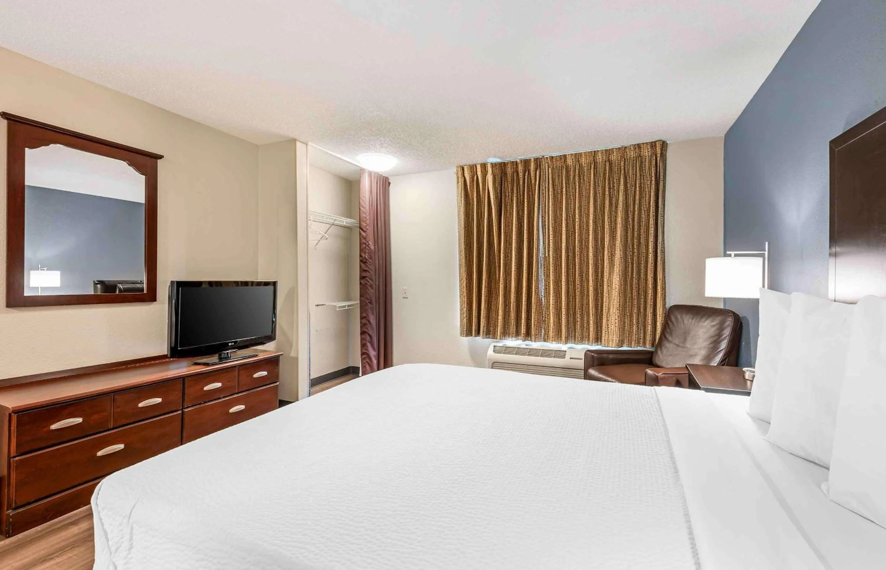 Bedroom, Bed in Extended Stay America Suites - Dayton - North