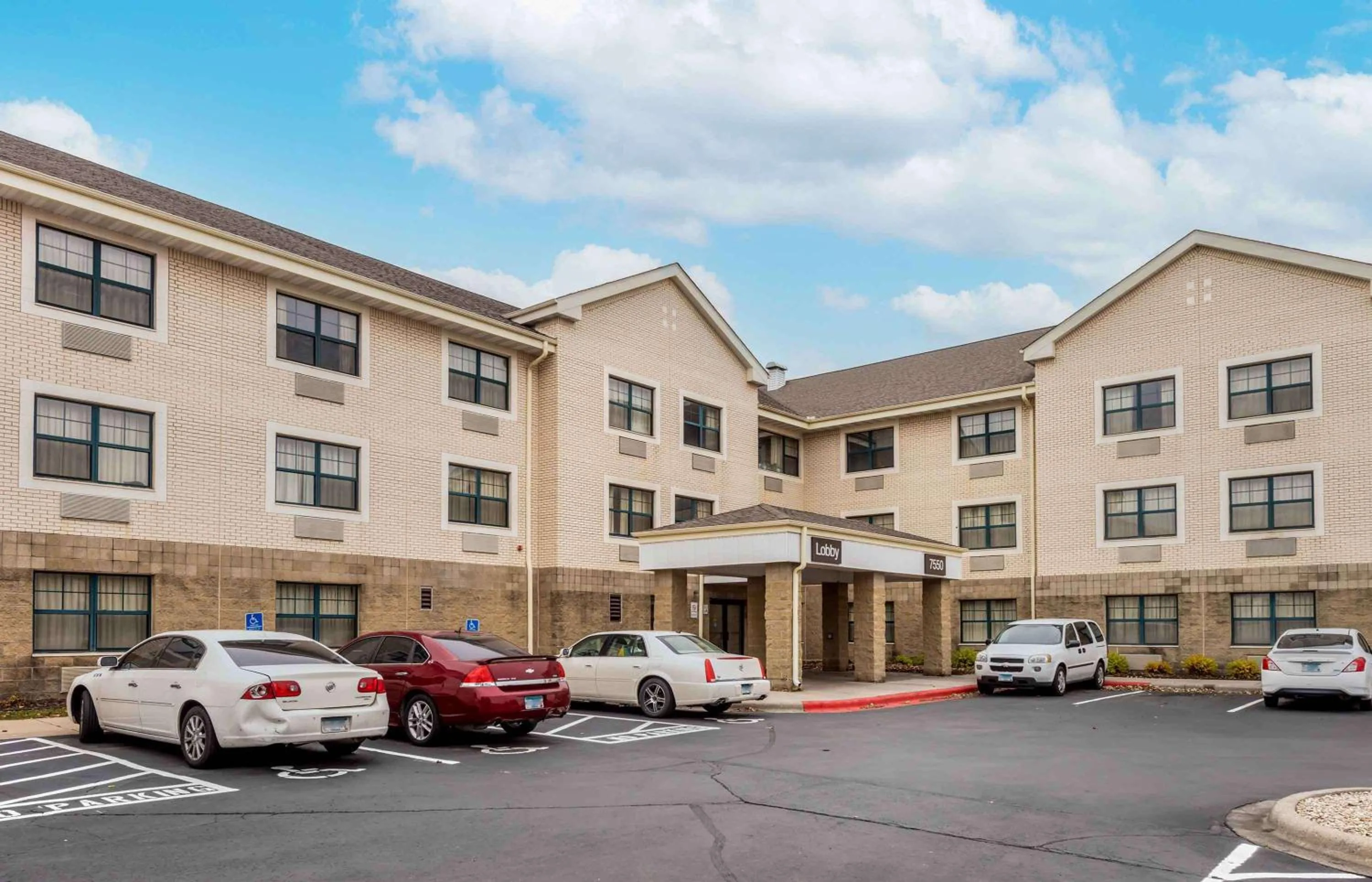 Property Building in Extended Stay America Select Suites - Minneapolis - Eden Prairie - Valley View Road