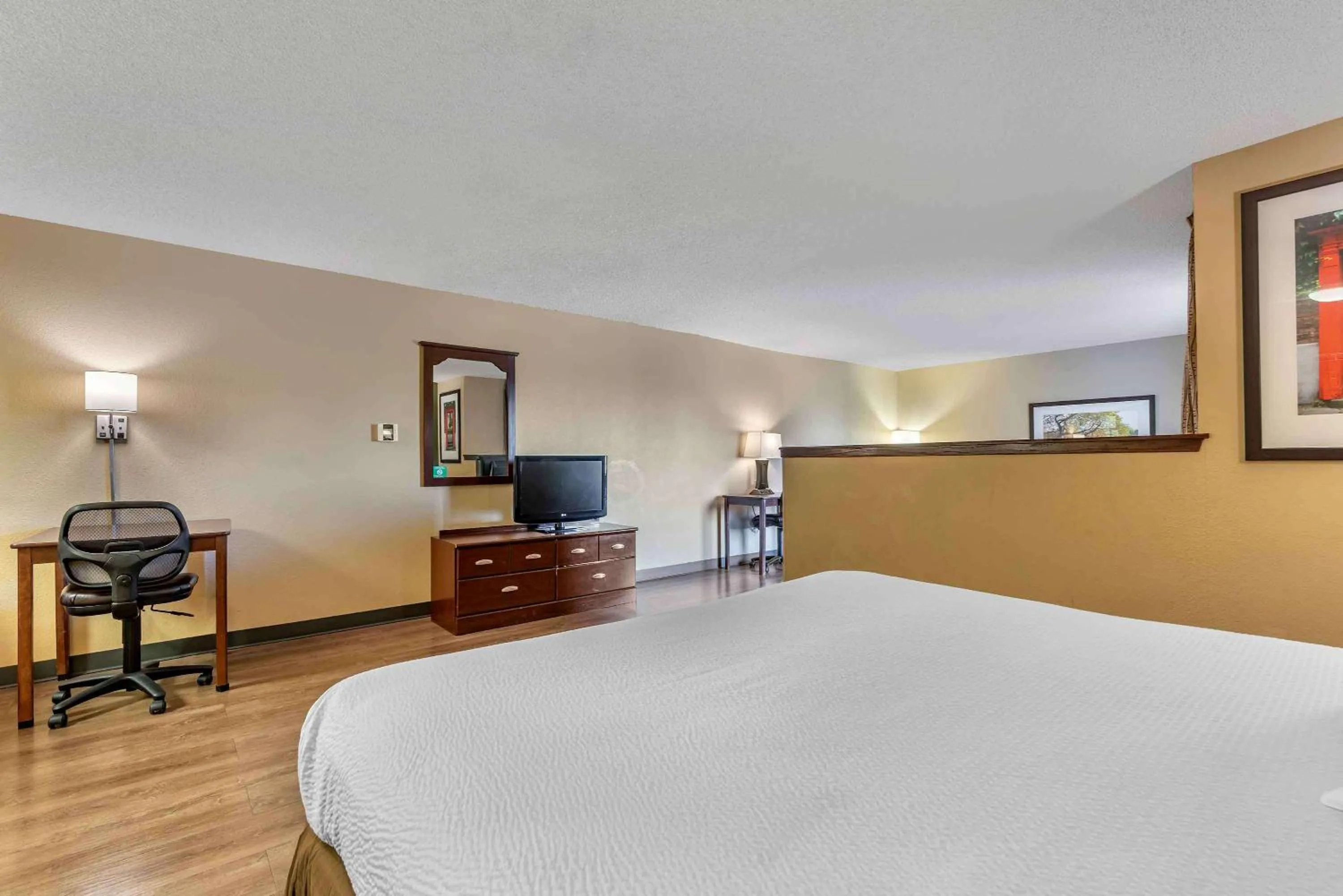 Bedroom, Bed in Extended Stay America Suites - Sacramento - West Sacramento