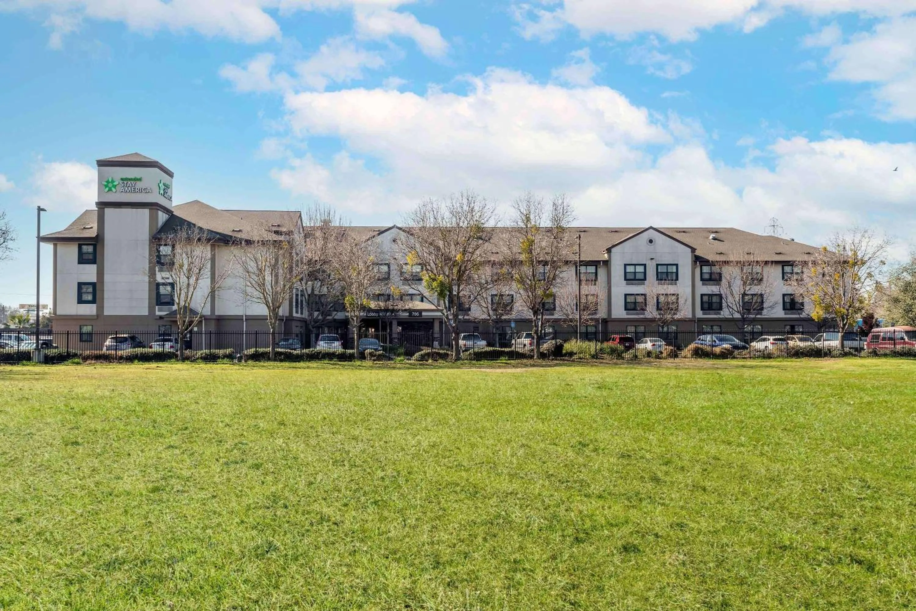 Property building in Extended Stay America Suites - Sacramento - West Sacramento