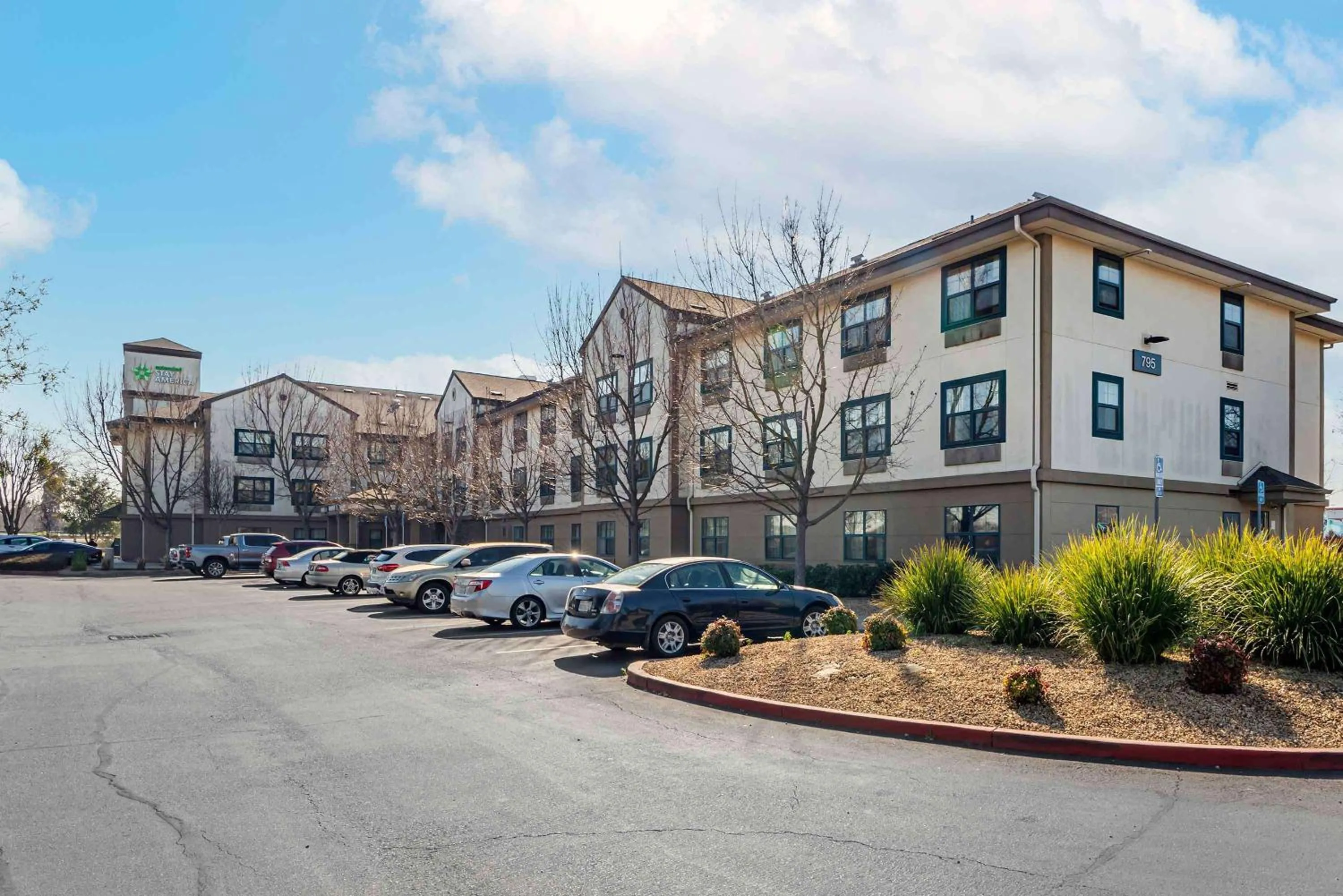 Property building in Extended Stay America Suites - Sacramento - West Sacramento
