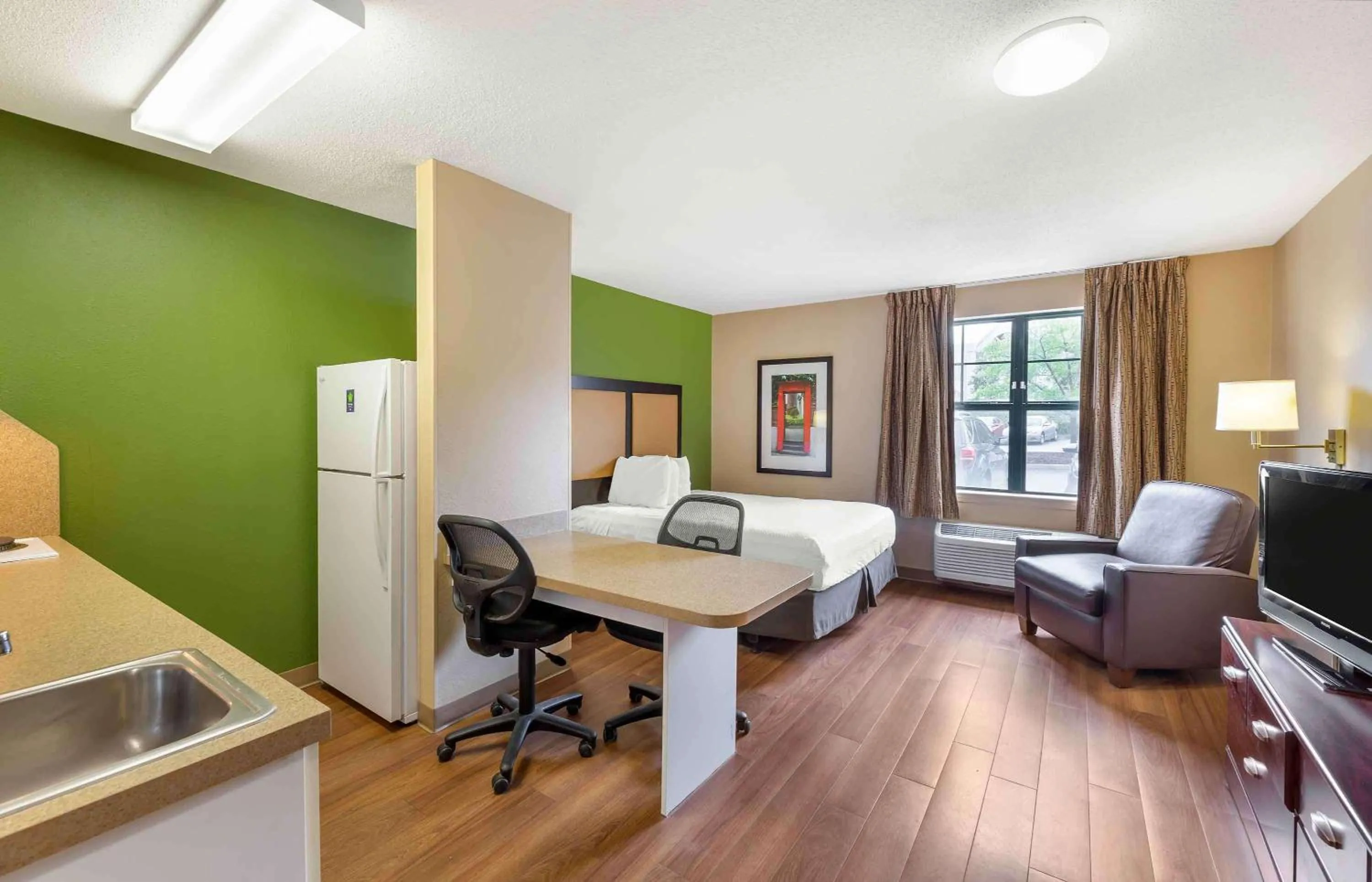 Bedroom, Bed in Extended Stay America Suites - Great Falls - Missouri River