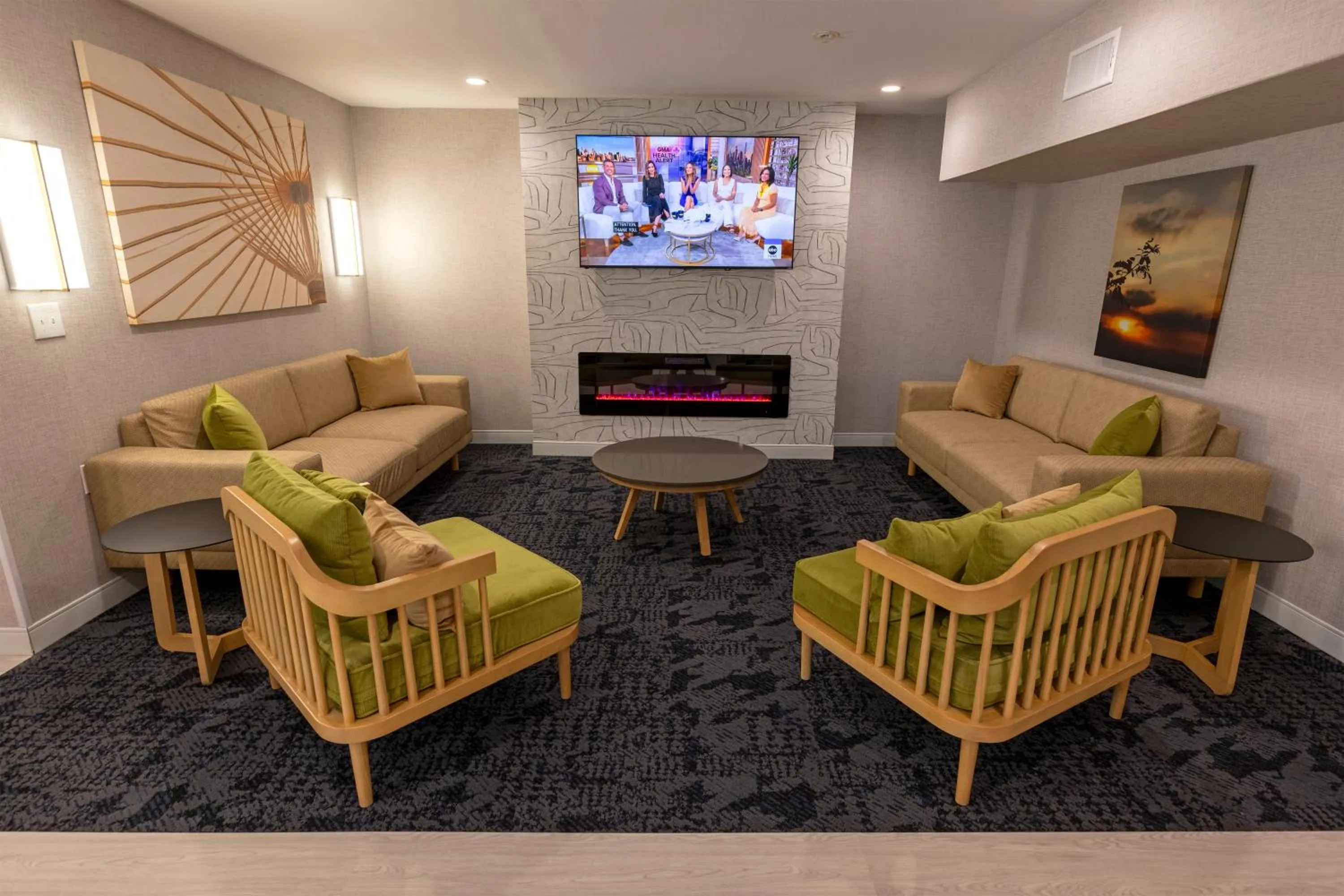 Communal lounge/ TV room in Sonesta ES Suites Lafayette Airport Extended Stay