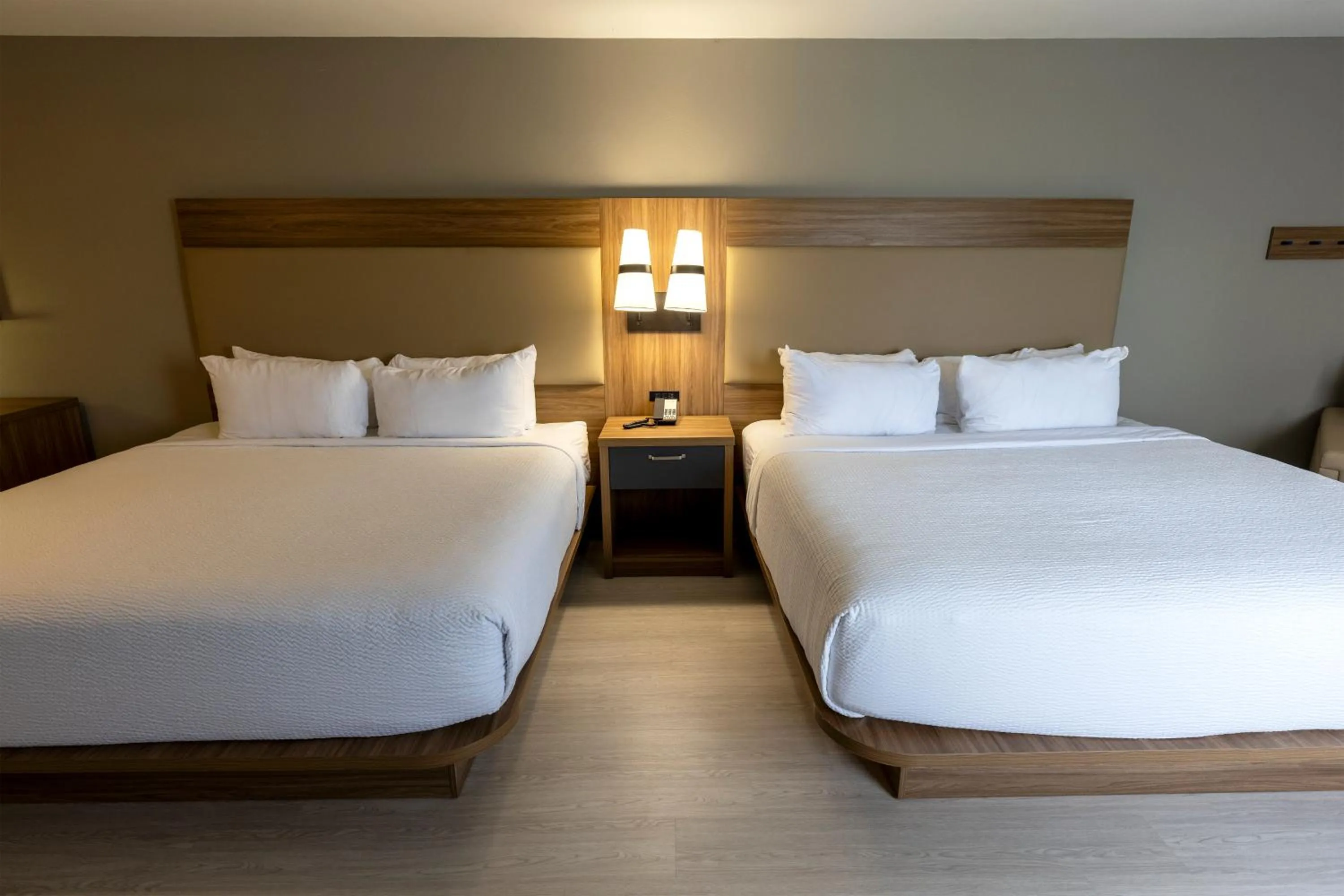 Bed in Sonesta ES Suites Lafayette Airport Extended Stay