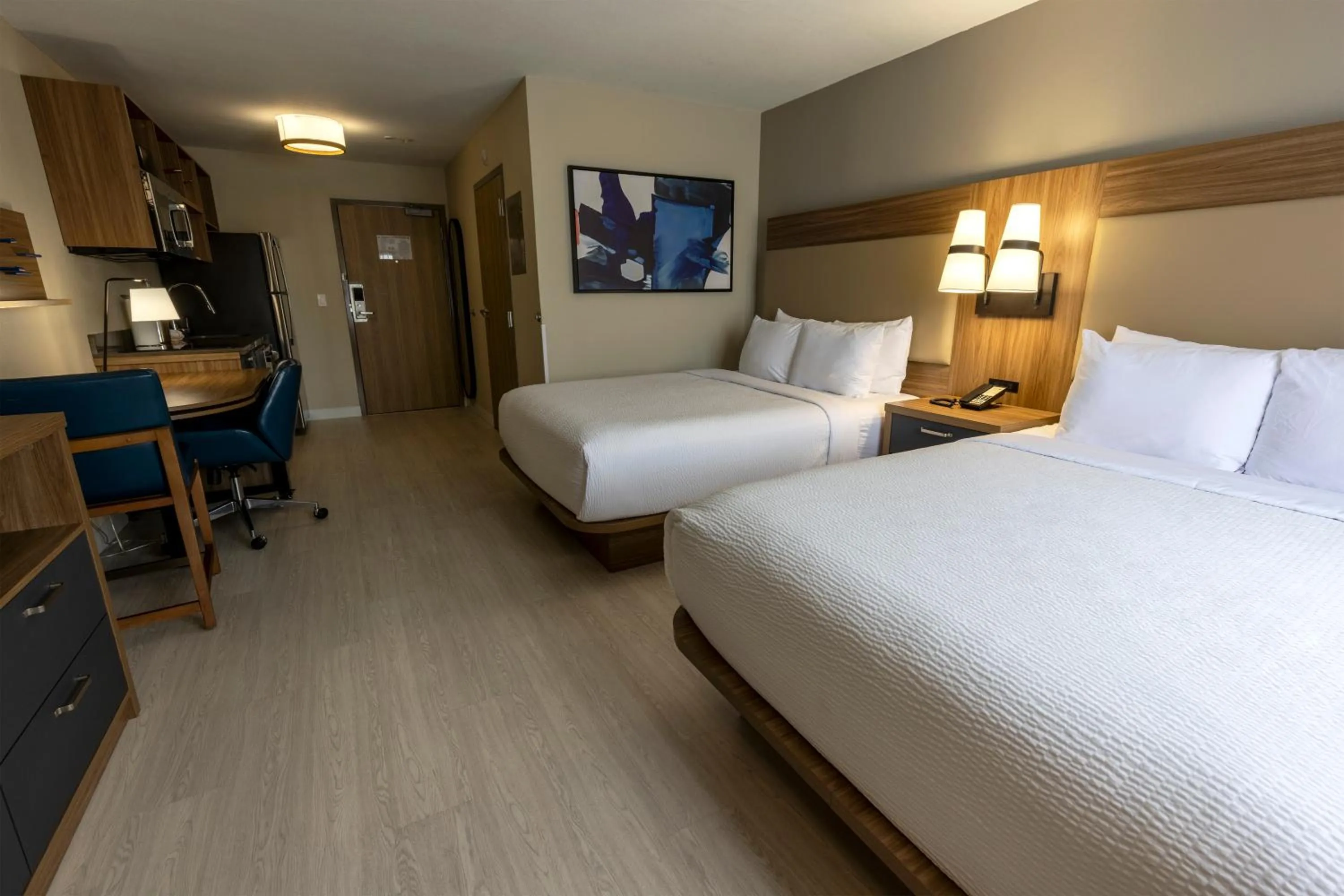 Communal lounge/ TV room, Bed in Sonesta ES Suites Lafayette Airport Extended Stay