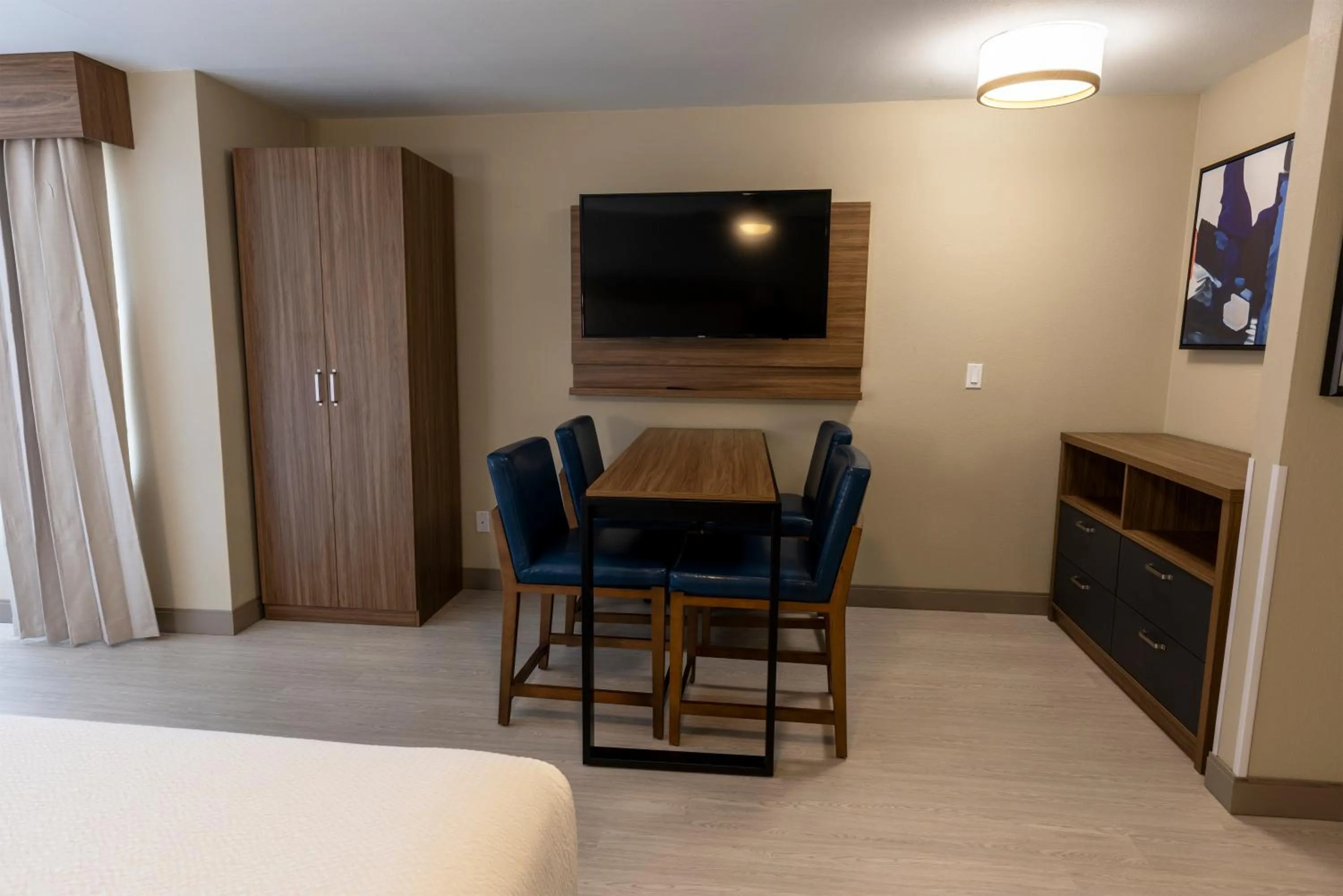 TV and multimedia in Sonesta ES Suites Lafayette Airport Extended Stay