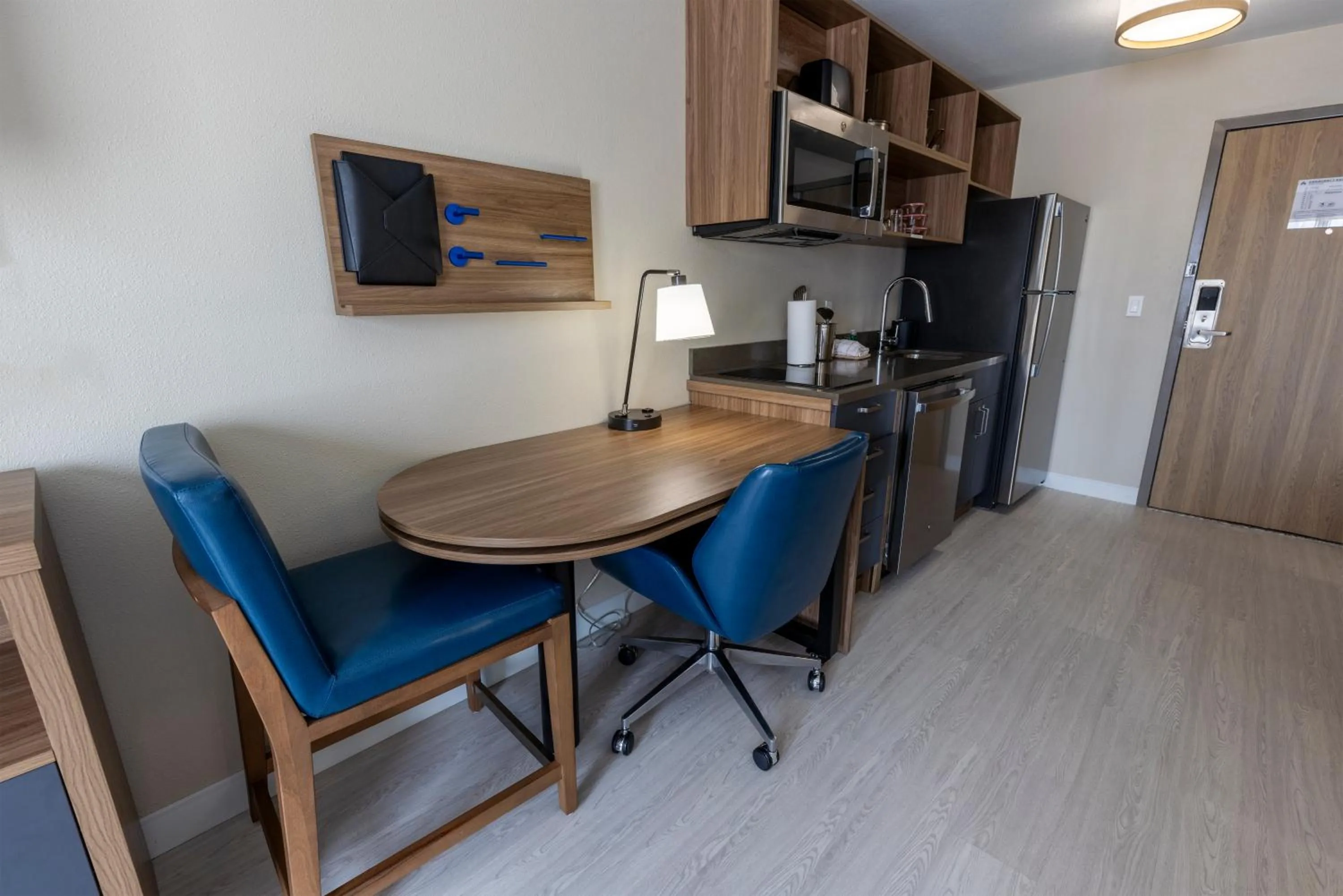 Kitchen or kitchenette in Sonesta ES Suites Lafayette Airport Extended Stay