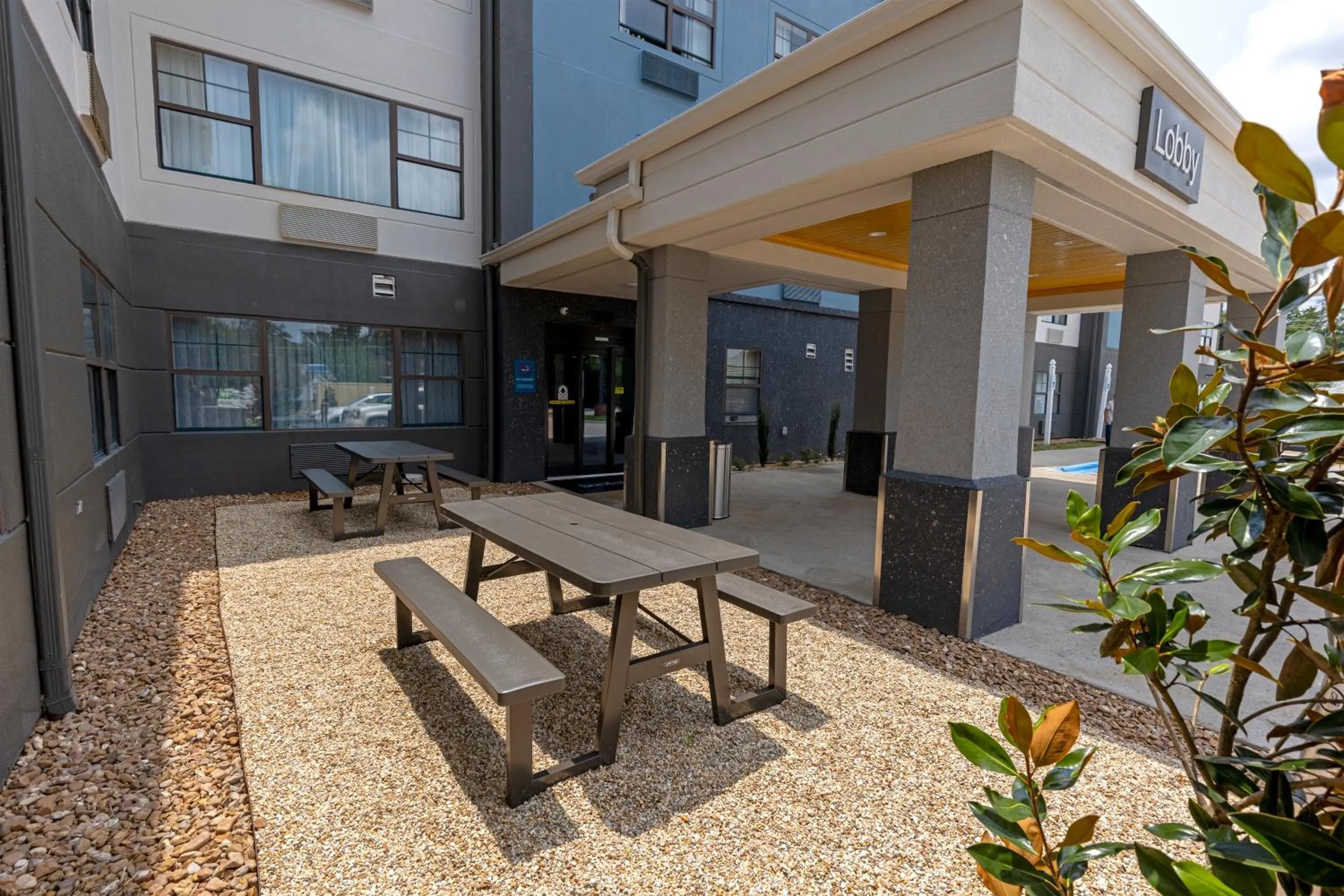 Property building in Sonesta ES Suites Lafayette Airport Extended Stay