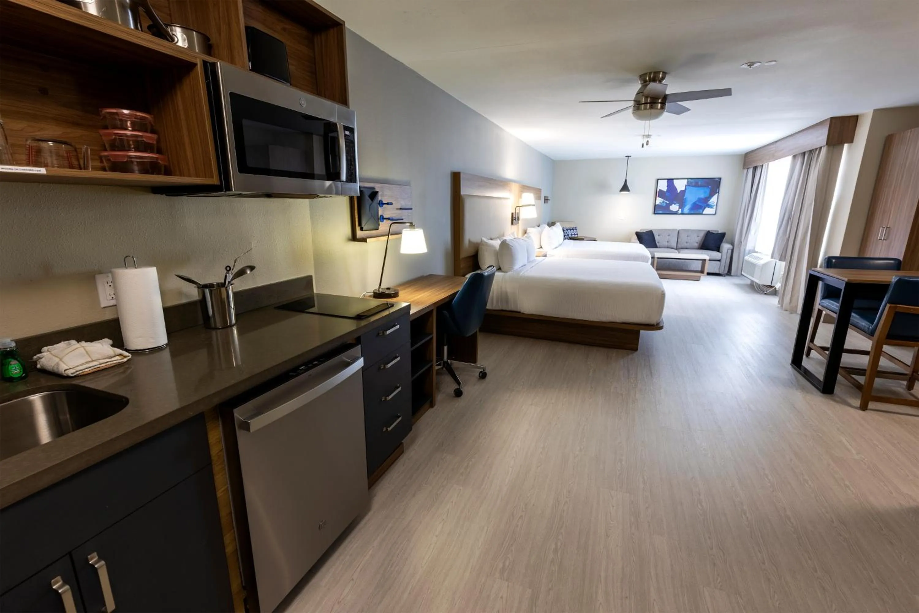 Photo of the whole room, Bed in Sonesta ES Suites Lafayette Airport Extended Stay
