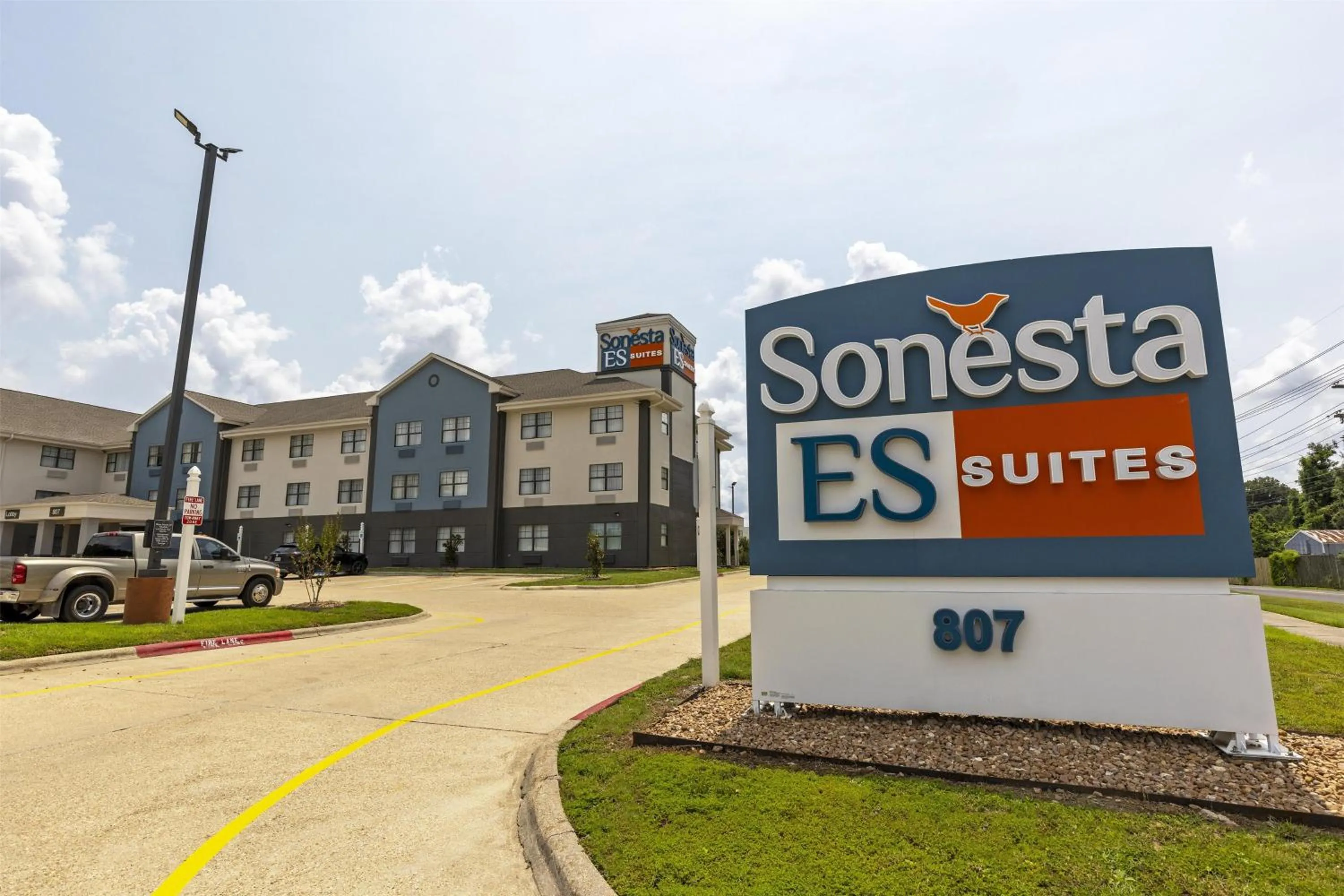 Property building in Sonesta ES Suites Lafayette Airport Extended Stay