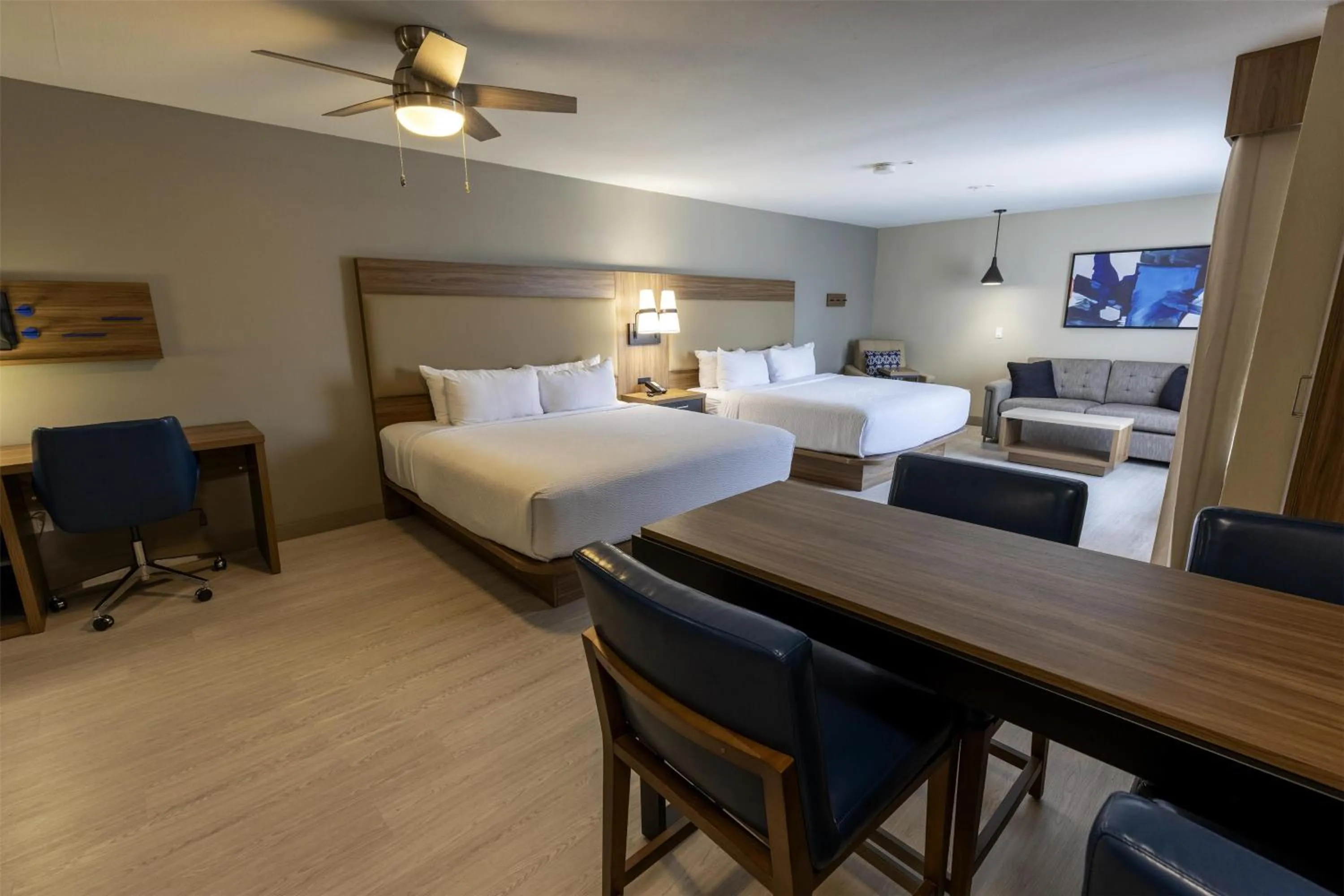 Photo of the whole room, Bed in Sonesta ES Suites Lafayette Airport Extended Stay