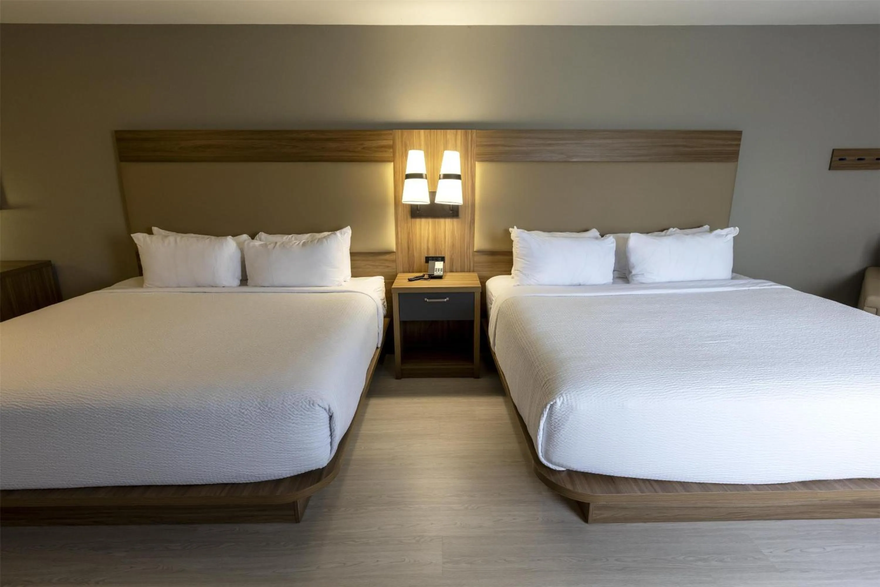 Photo of the whole room, Bed in Sonesta ES Suites Lafayette Airport Extended Stay