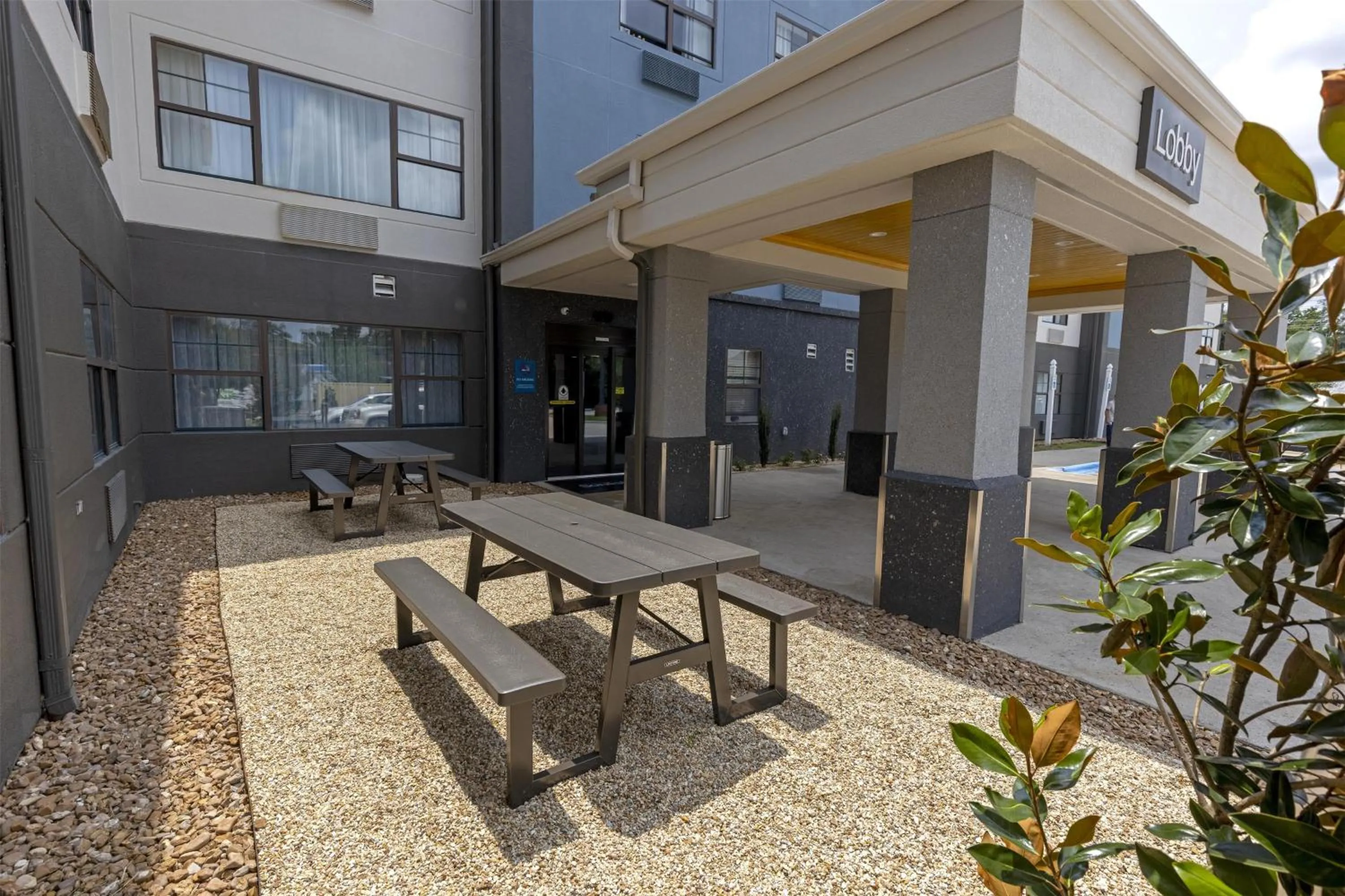 Property building in Sonesta ES Suites Lafayette Airport Extended Stay