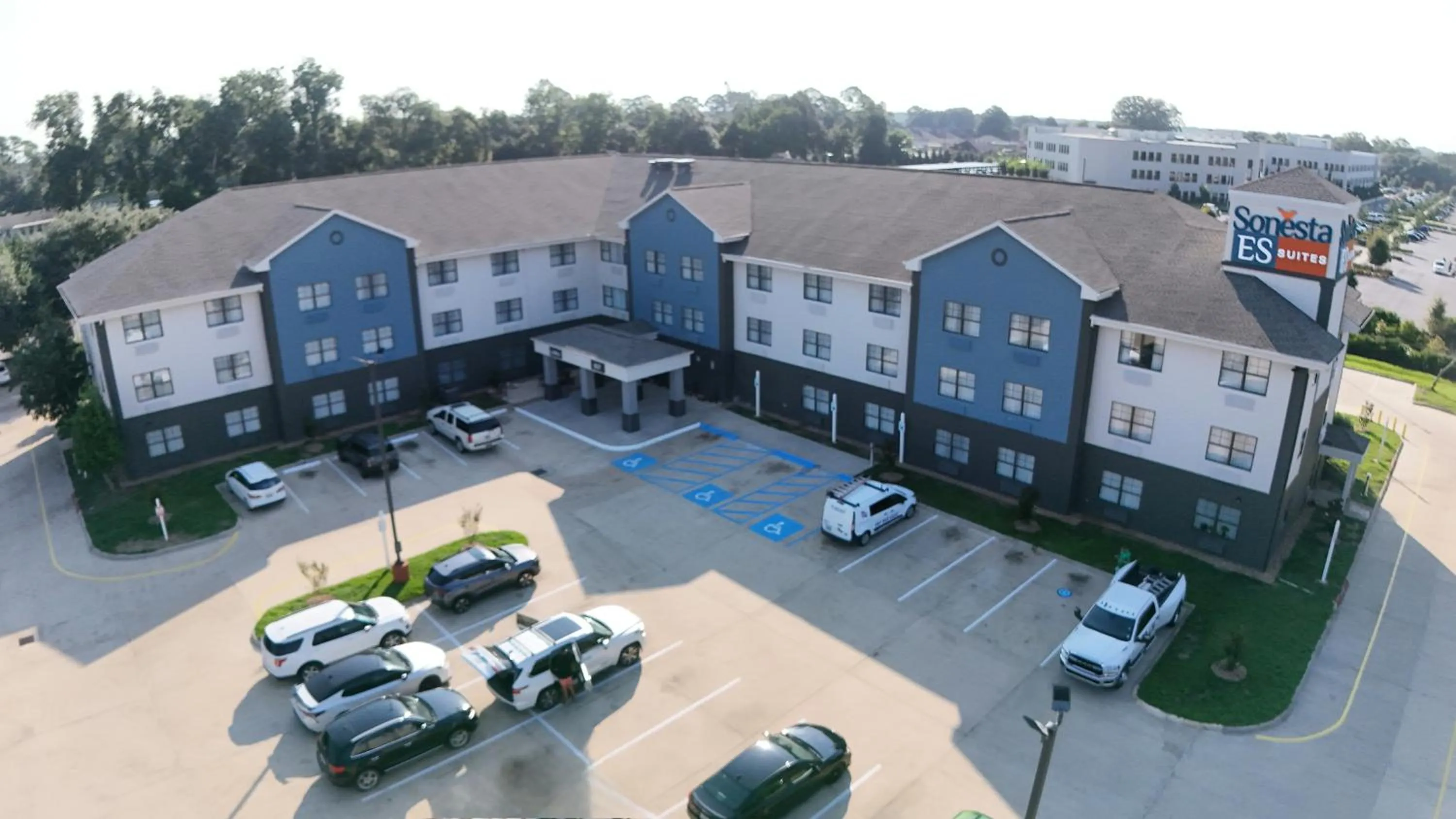 Property building in Sonesta ES Suites Lafayette Airport Extended Stay