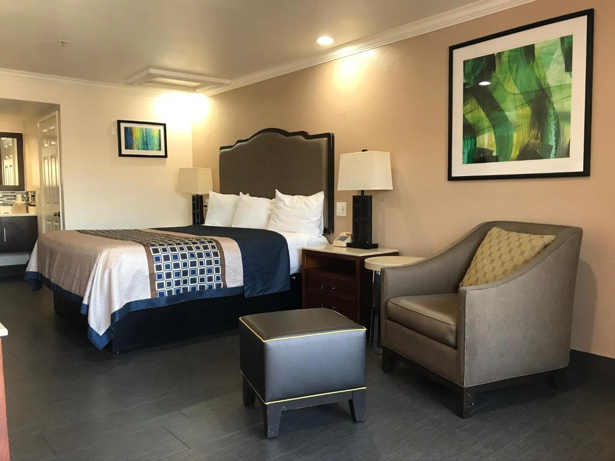 Bed in Economy Inn LAX Inglewood