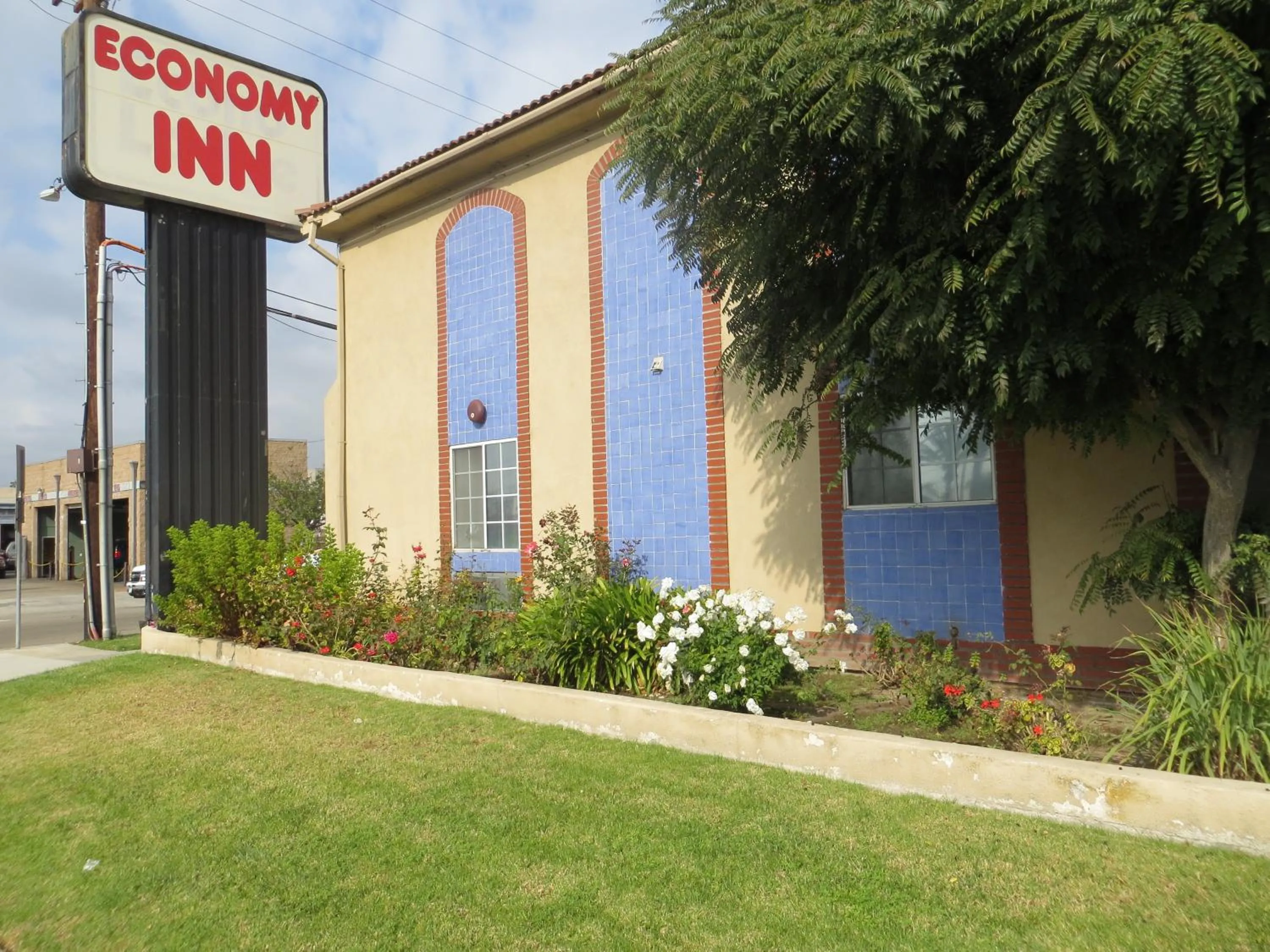 Facade/entrance in Economy Inn LAX Inglewood