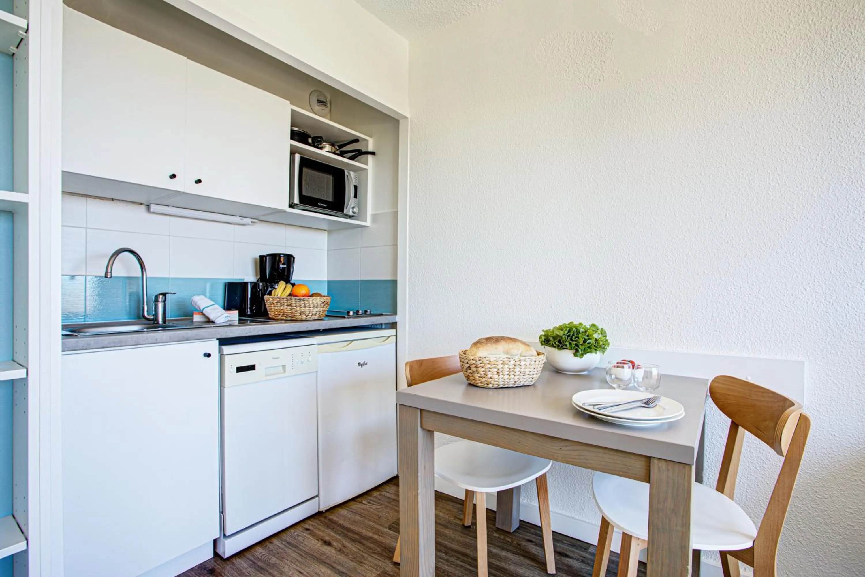 Kitchen or kitchenette in Residence Pierre & Vacances Les Balcons de Collioure