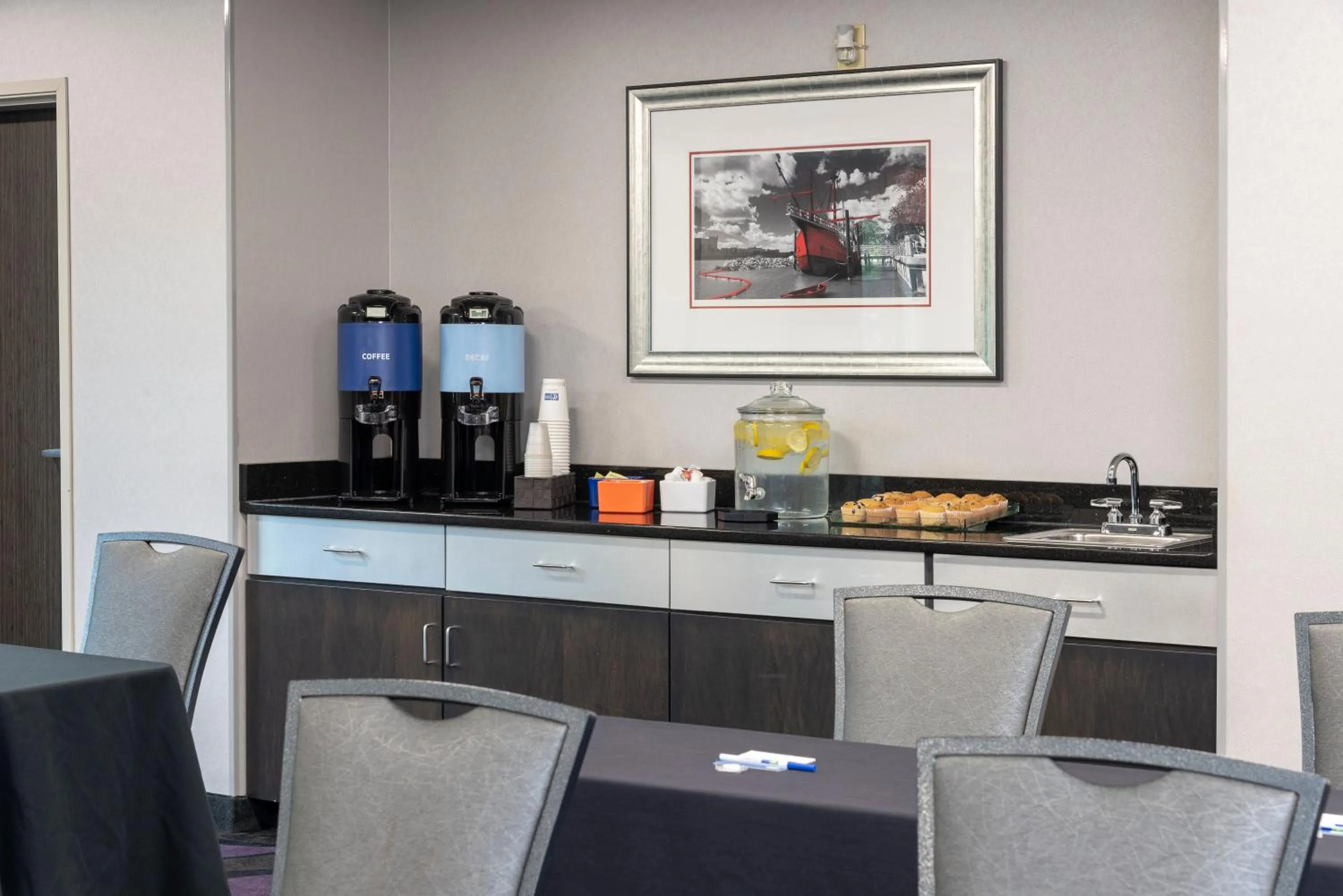Meeting/conference room in Holiday Inn Express & Suites Columbus - Polaris, an IHG Hotel