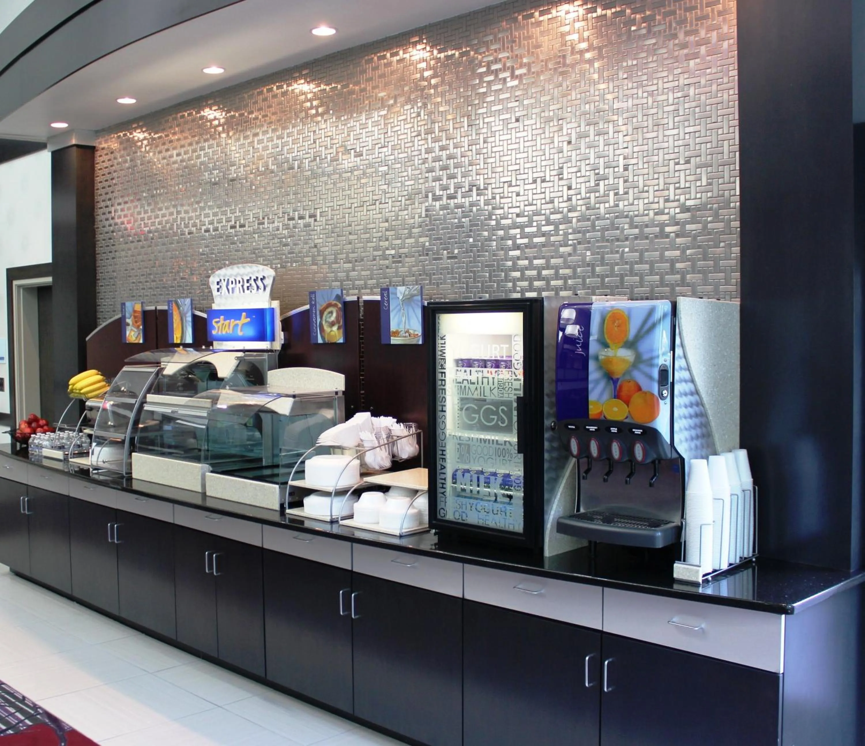 Restaurant/places to eat in Holiday Inn Express & Suites Columbus - Polaris, an IHG Hotel