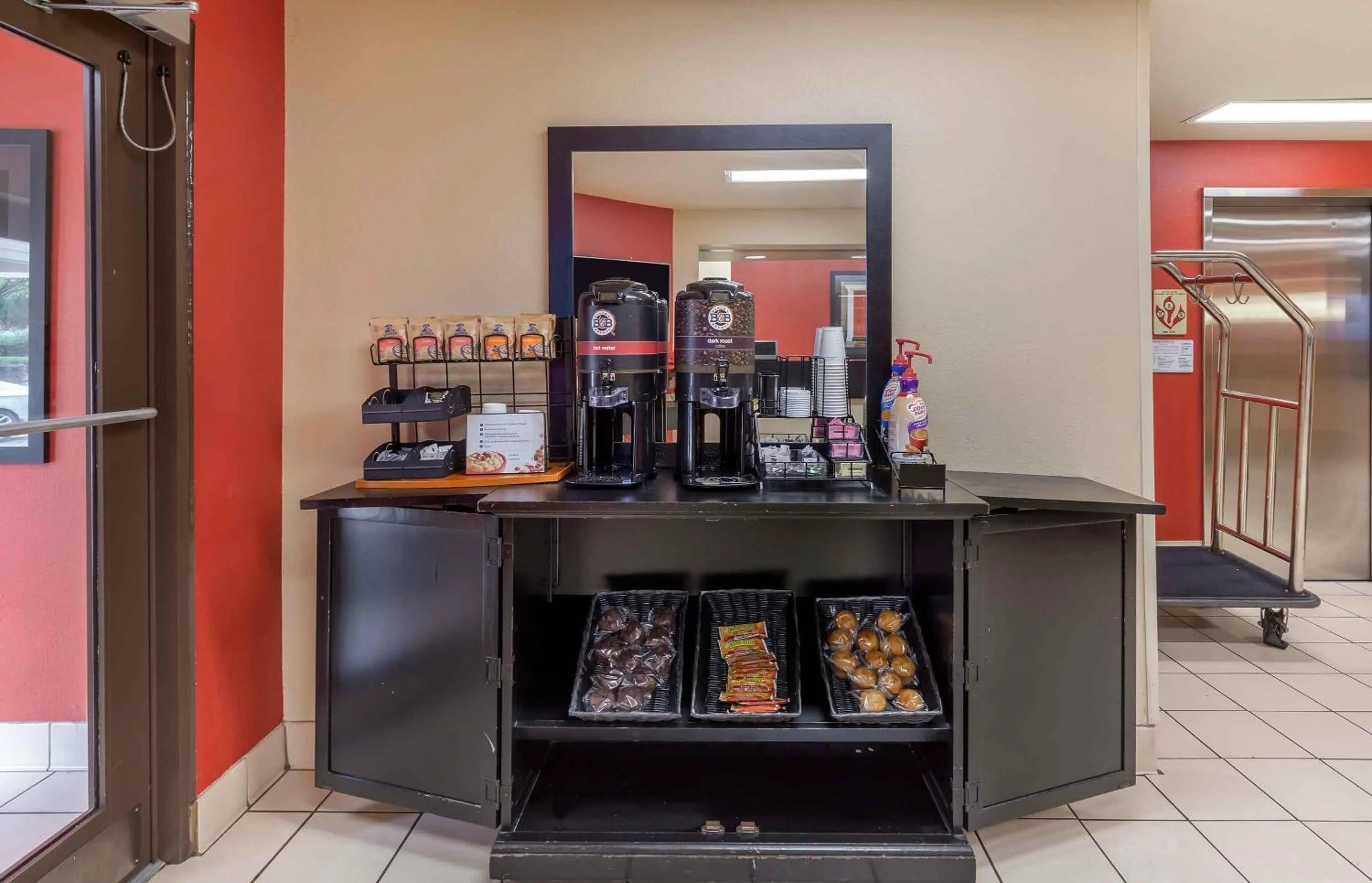 Breakfast in Extended Stay America Suites - Raleigh - Midtown