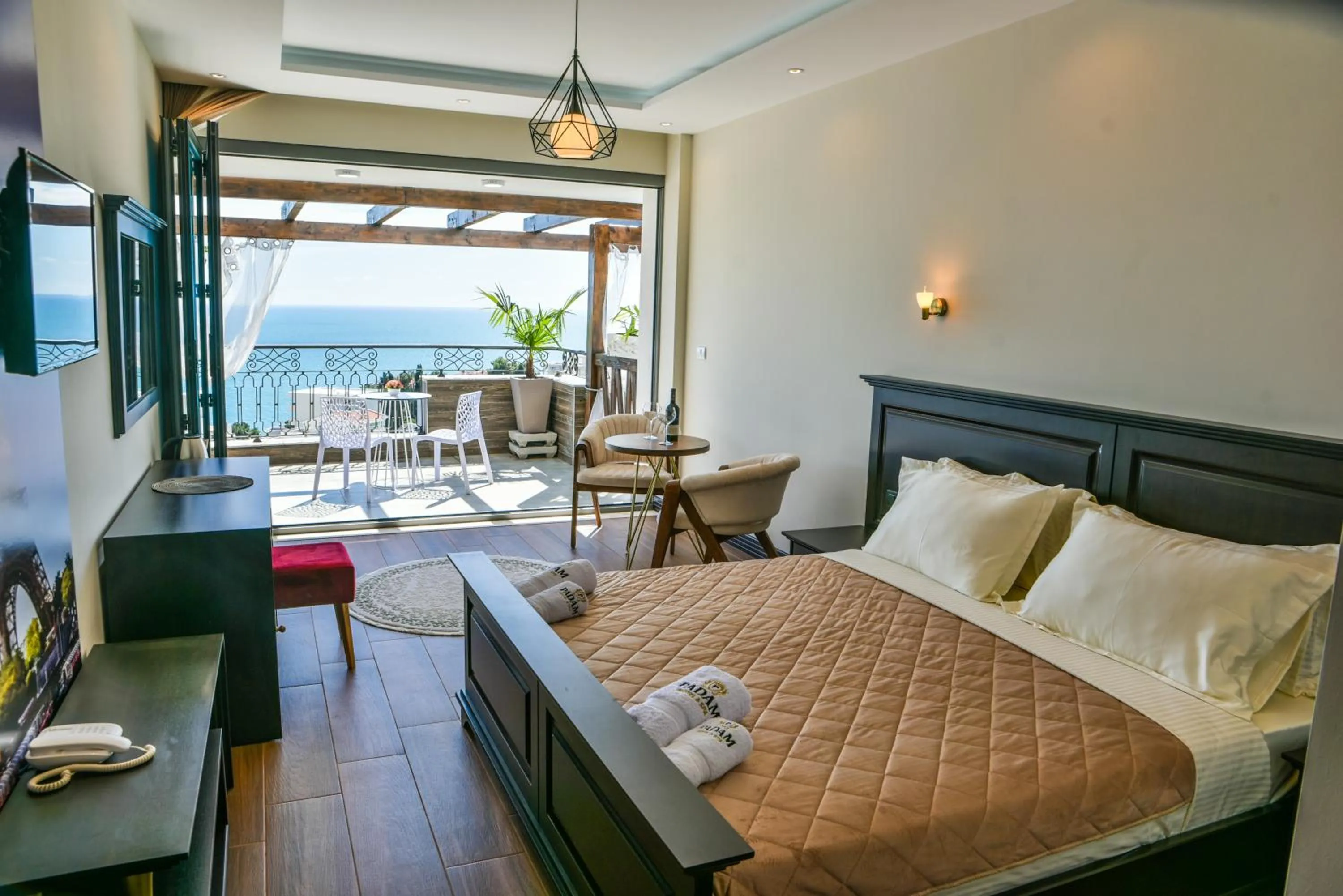 Balcony/Terrace, Bed in Padam Hotel & SPA