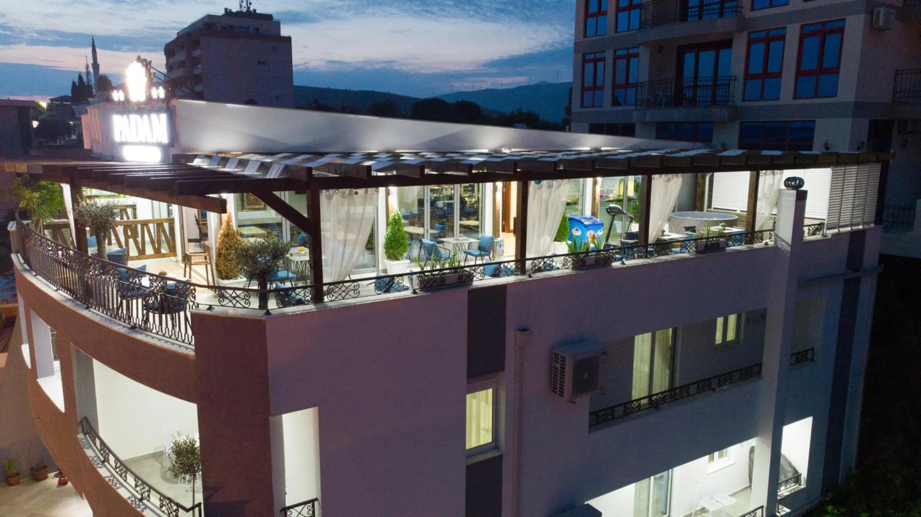 Restaurant/places to eat in Padam Hotel & SPA