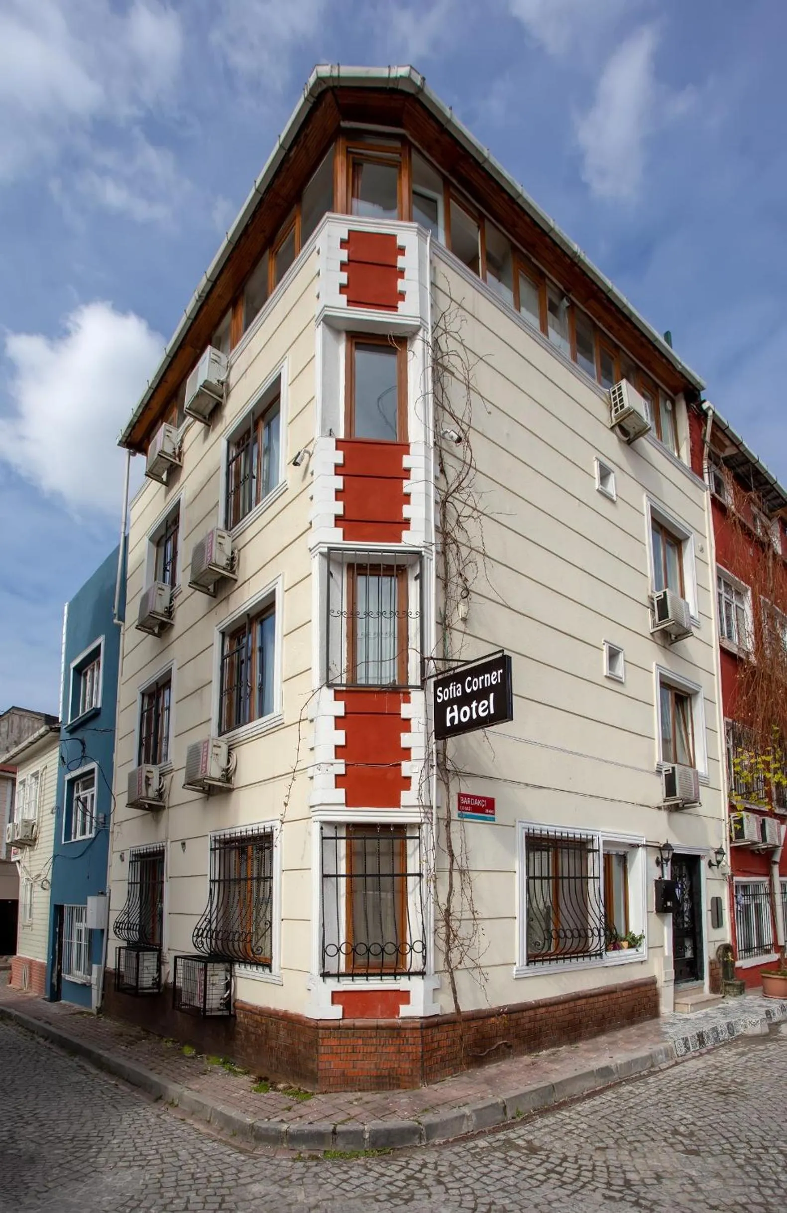 Facade/entrance in Sofia Corner Hotel