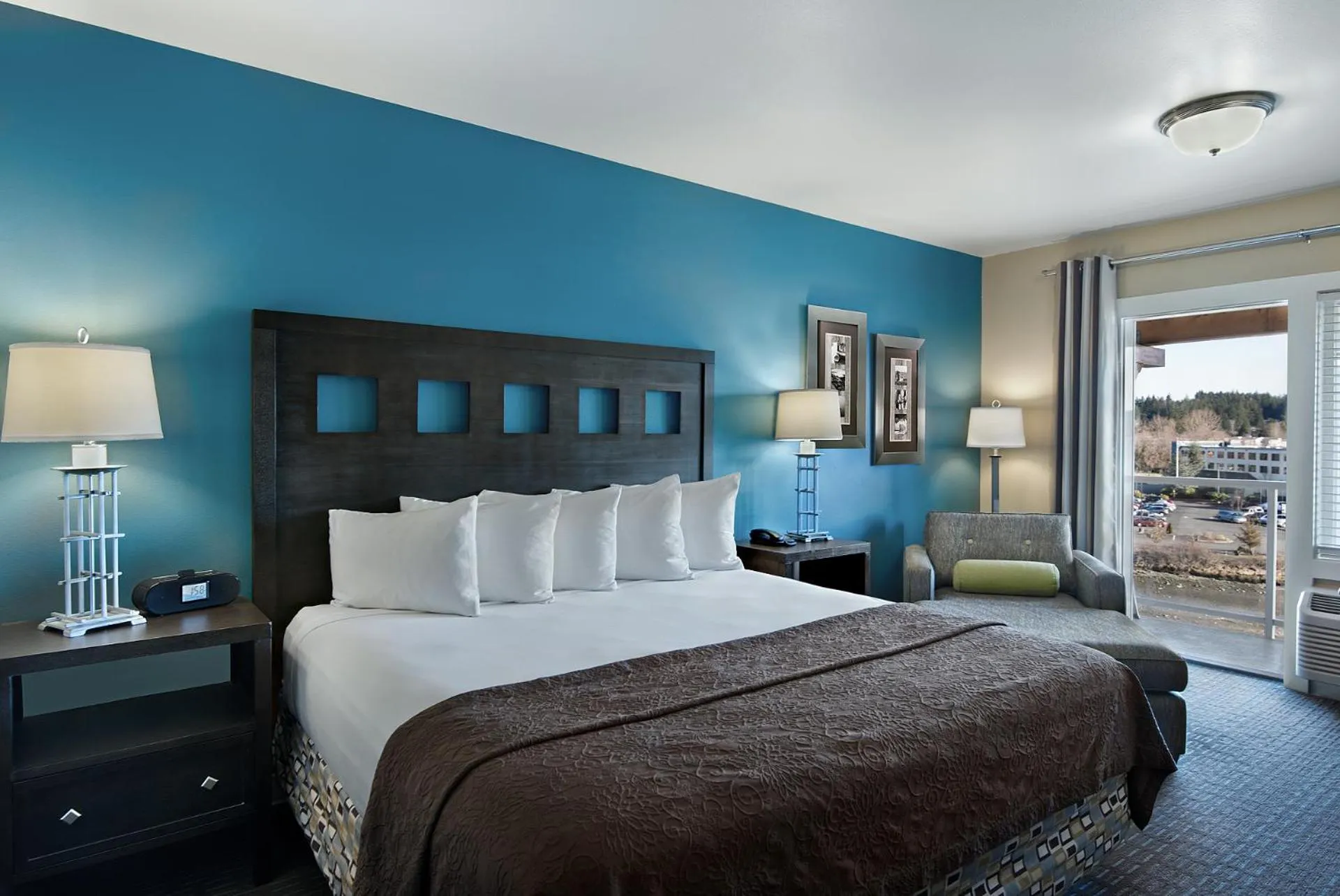 Bed in Oxford Suites Silverdale