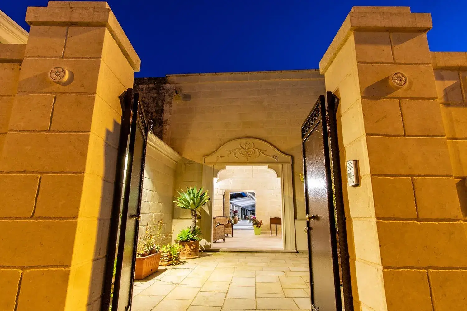 La Corte di Edoardo La Corte di Edoardo