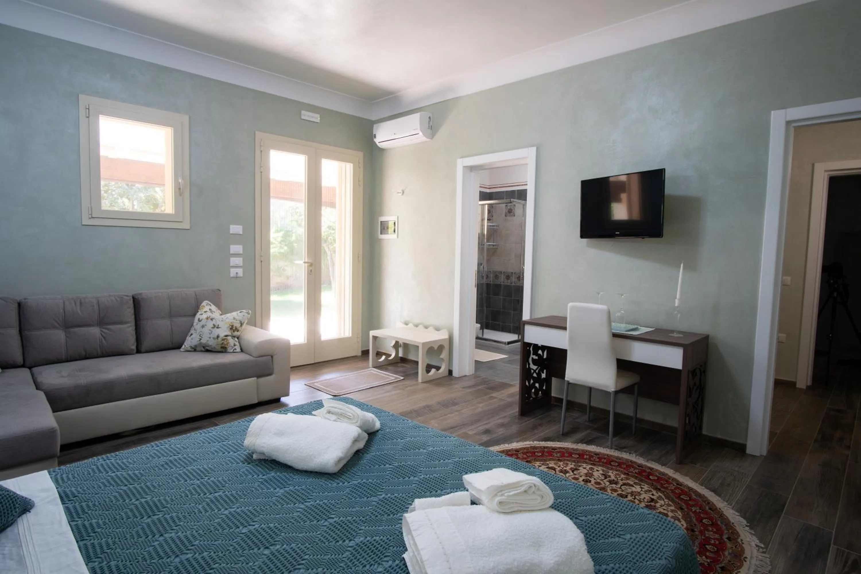 Photo of the whole room, Bed in La Corte di Edoardo