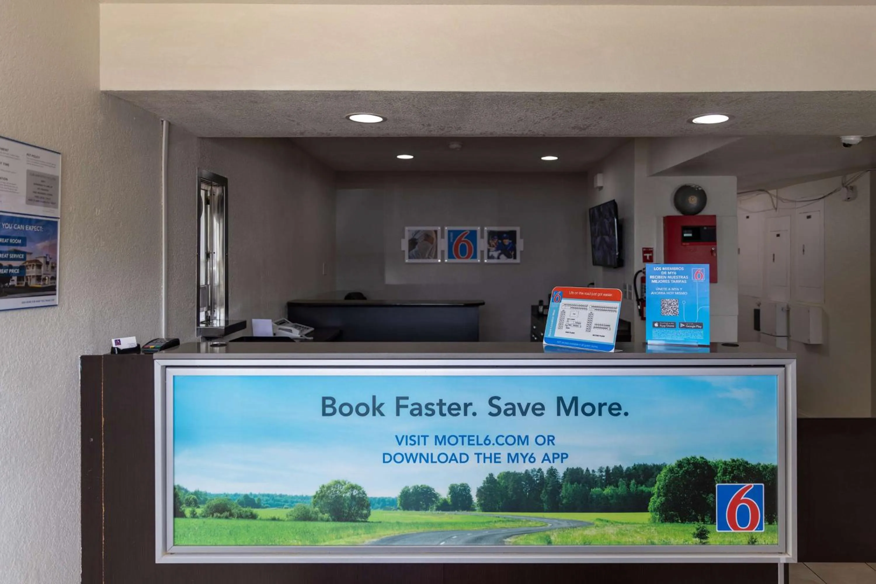 Lobby or reception in Motel 6-Lufkin, TX