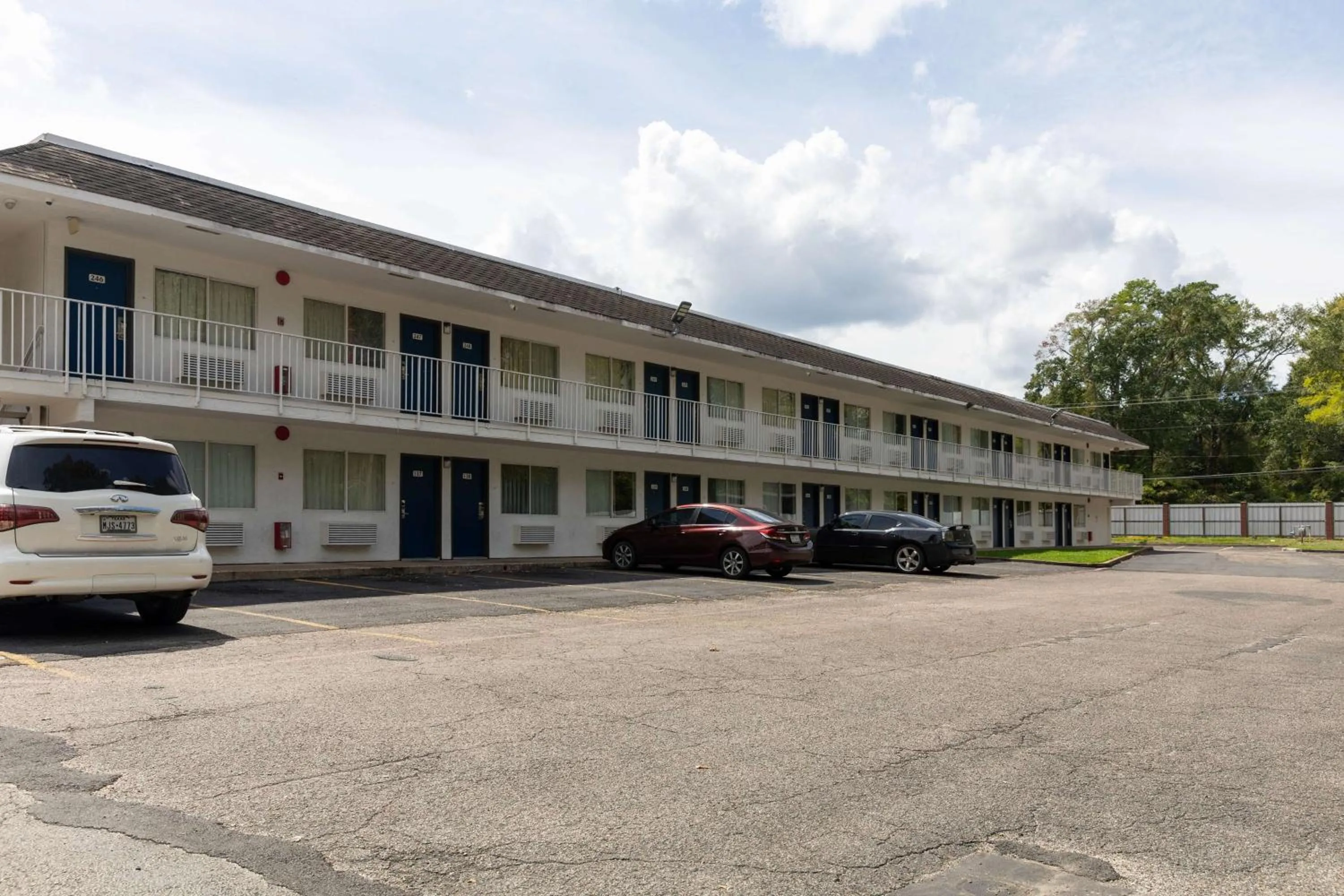 Property building in Motel 6-Lufkin, TX