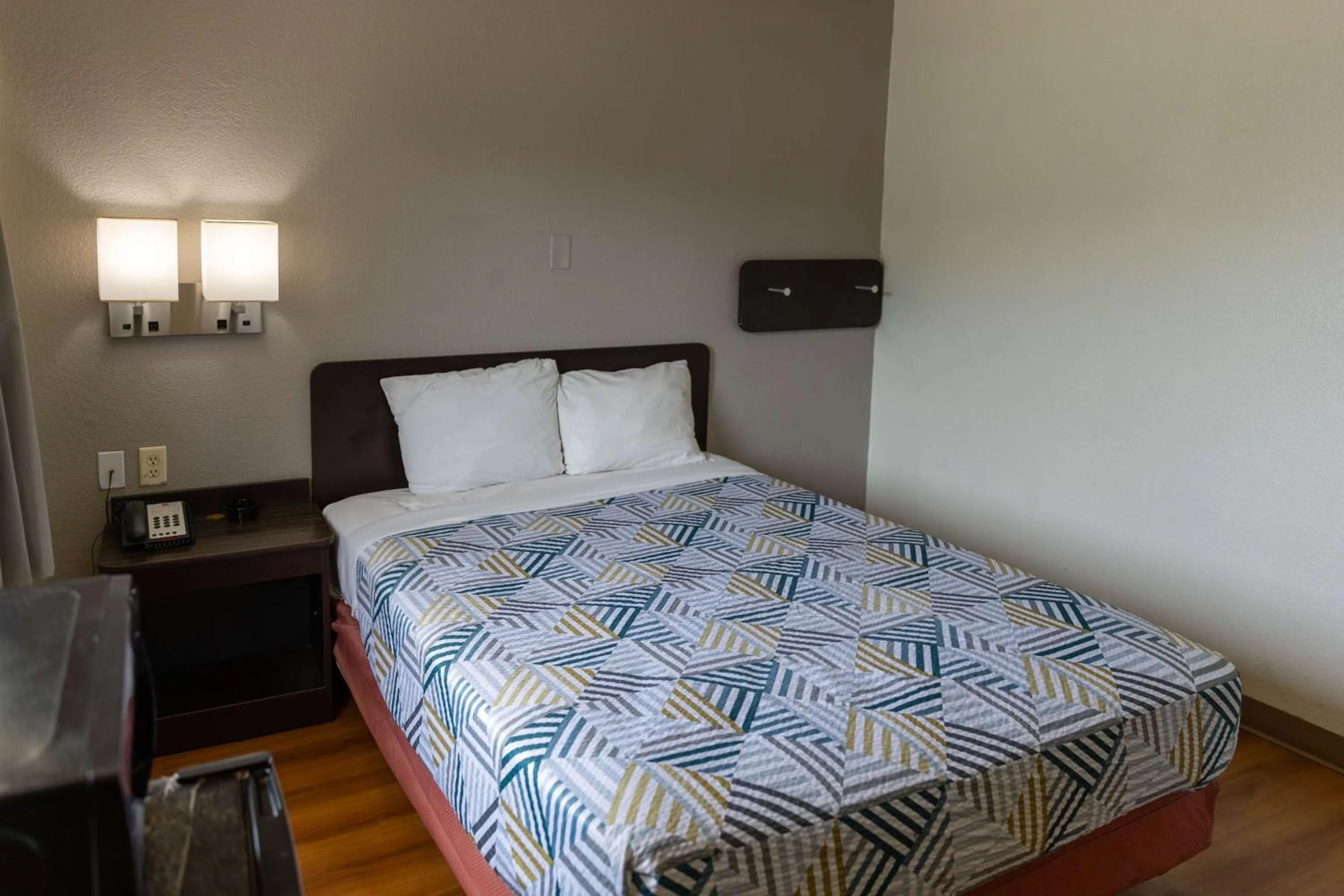 Bedroom, Bed in Motel 6-Lufkin, TX