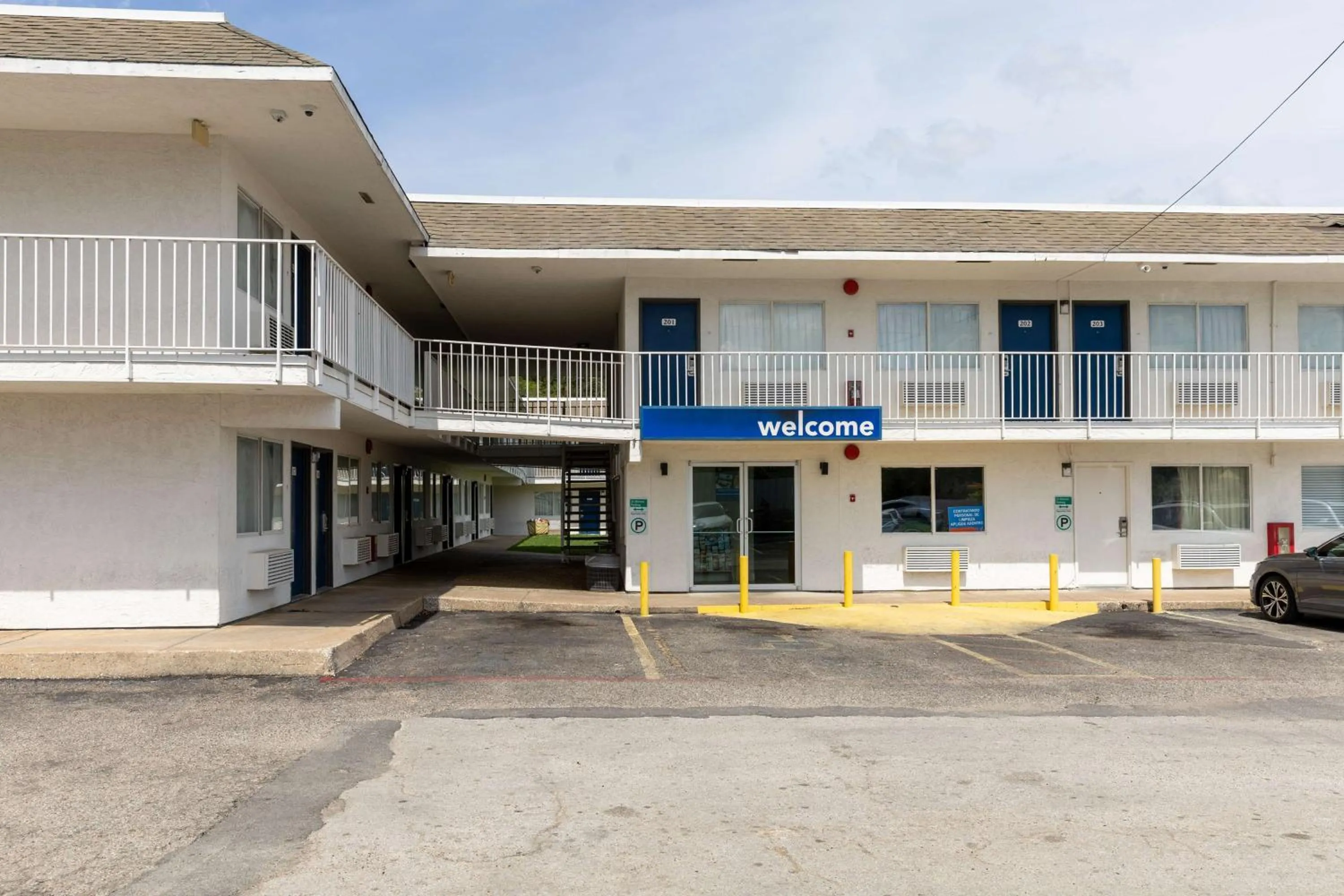 Property building in Motel 6-Lufkin, TX