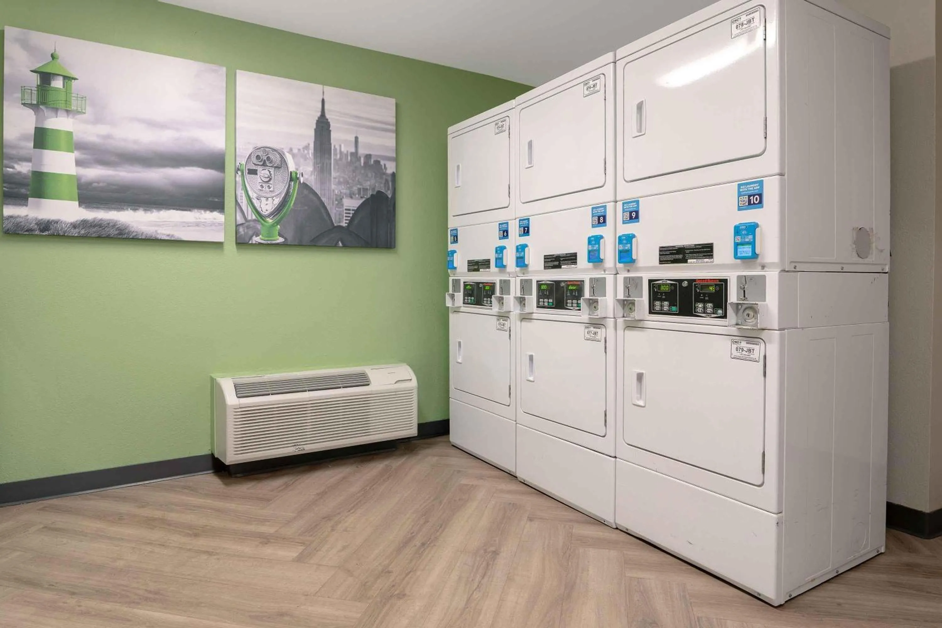 Property building in Extended Stay America Suites - Washington, DC - Fairfax - Fair Oaks Mall