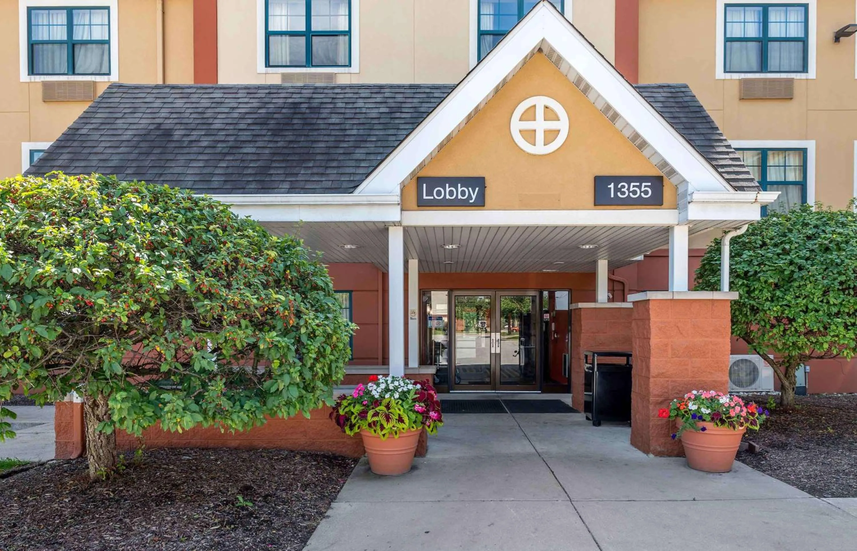 Property building in Extended Stay America Suites - Merrillville - US Rte 30