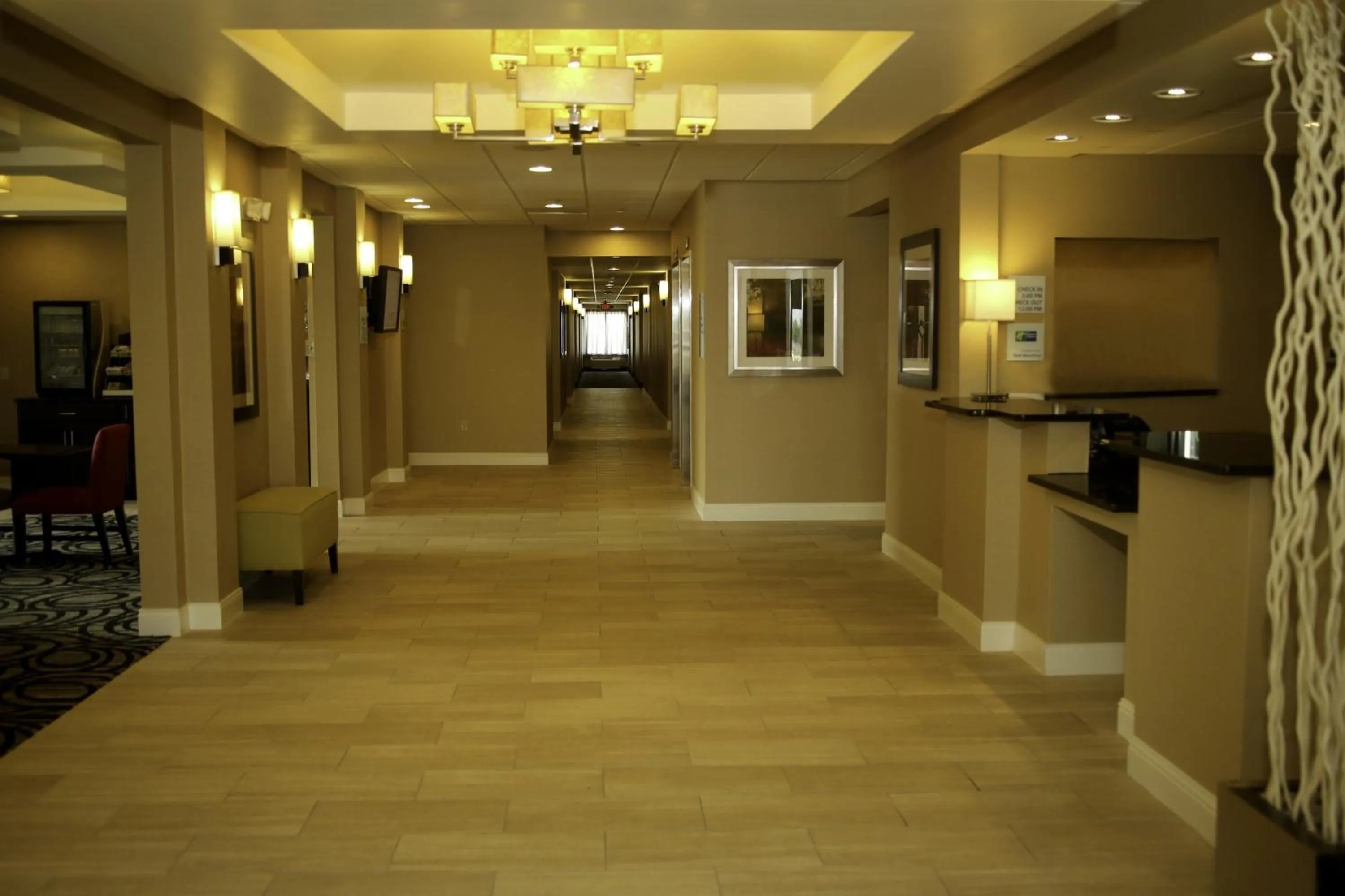 Lobby or reception in Holiday Inn Express & Suites Marion Northeast by IHG