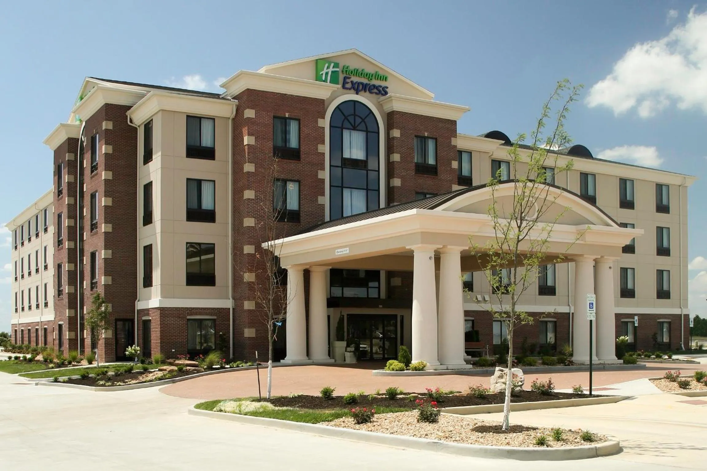 Property building in Holiday Inn Express & Suites Marion Northeast by IHG