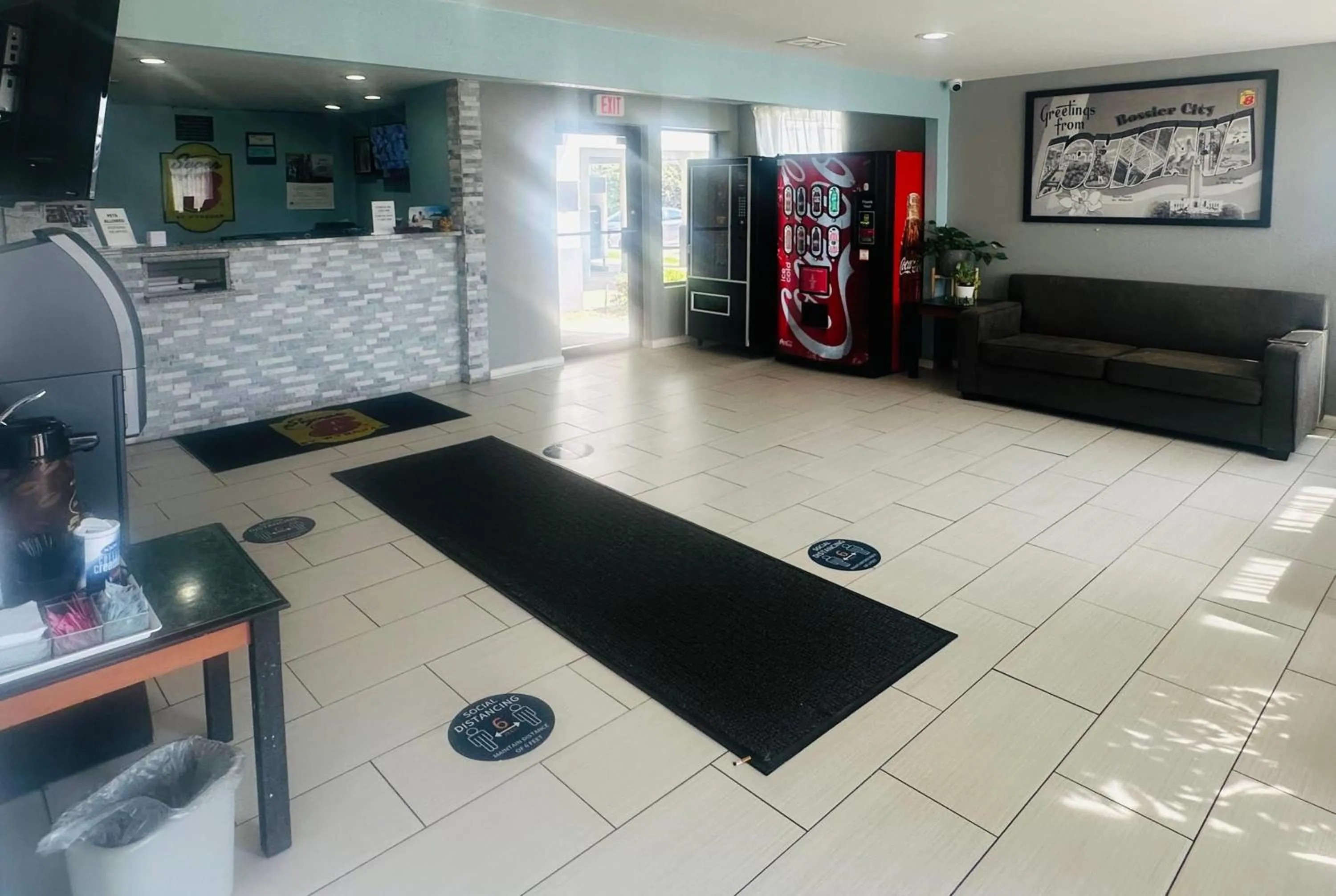 Lobby or reception in Super 8 by Wyndham Bossier City/Shreveport Area