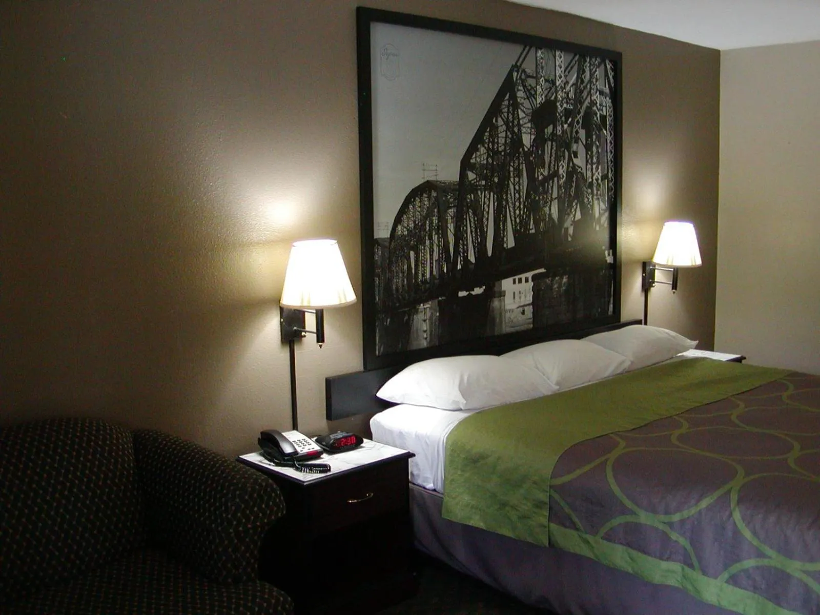 Seating area, Bed in Super 8 by Wyndham Bossier City/Shreveport Area