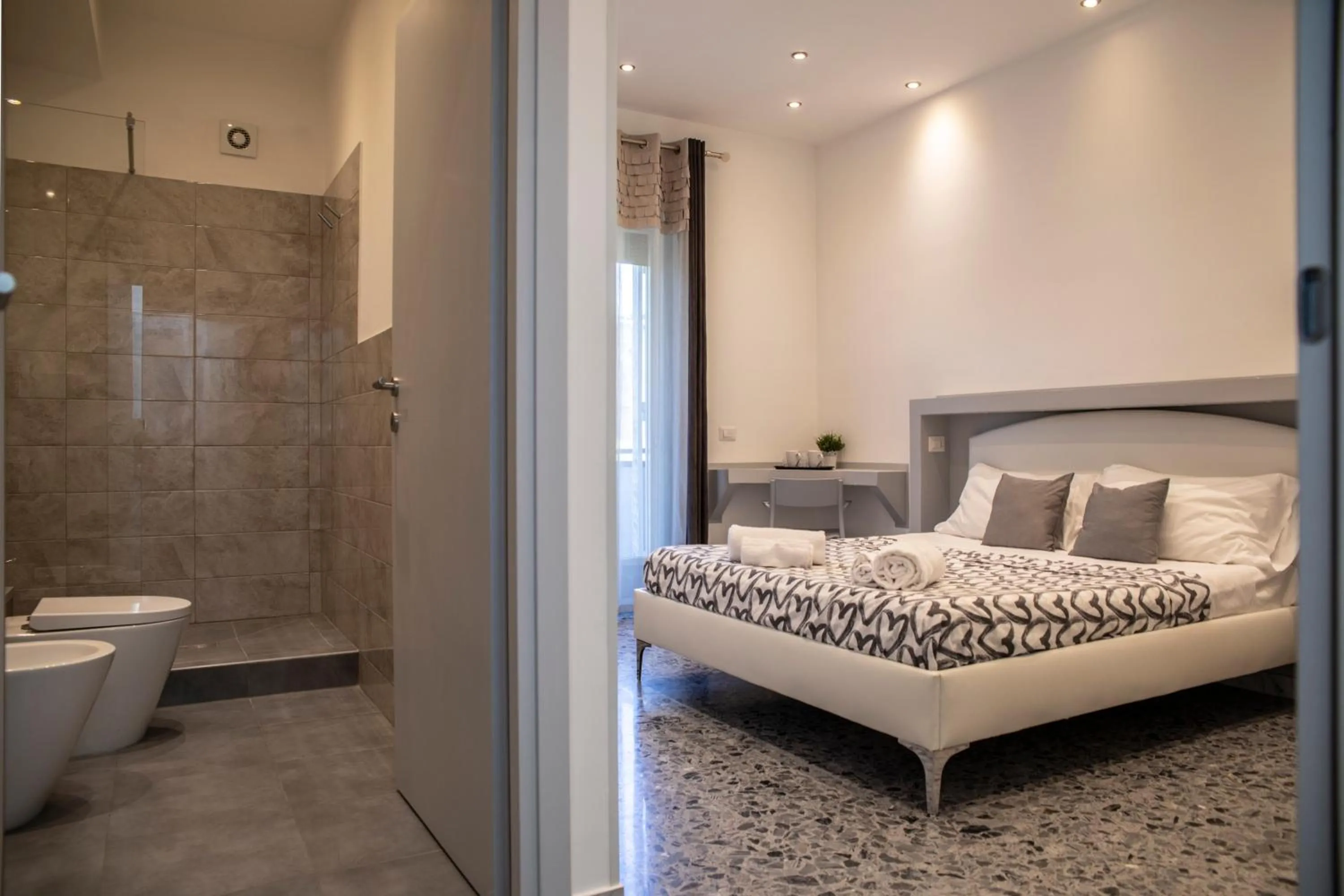 Bed in Dulcis In Vatican b&b