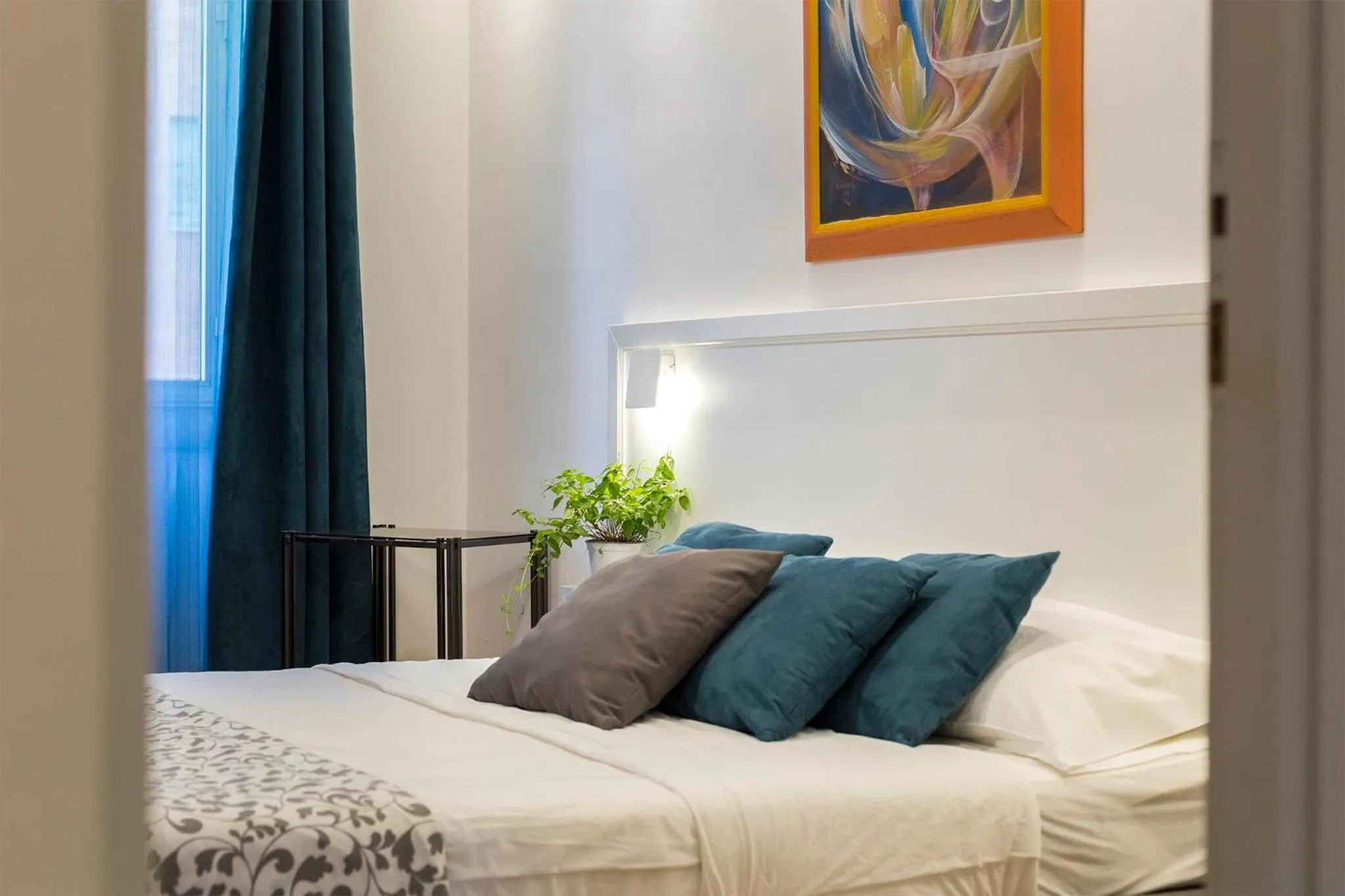 Bed in Dulcis In Vatican b&b