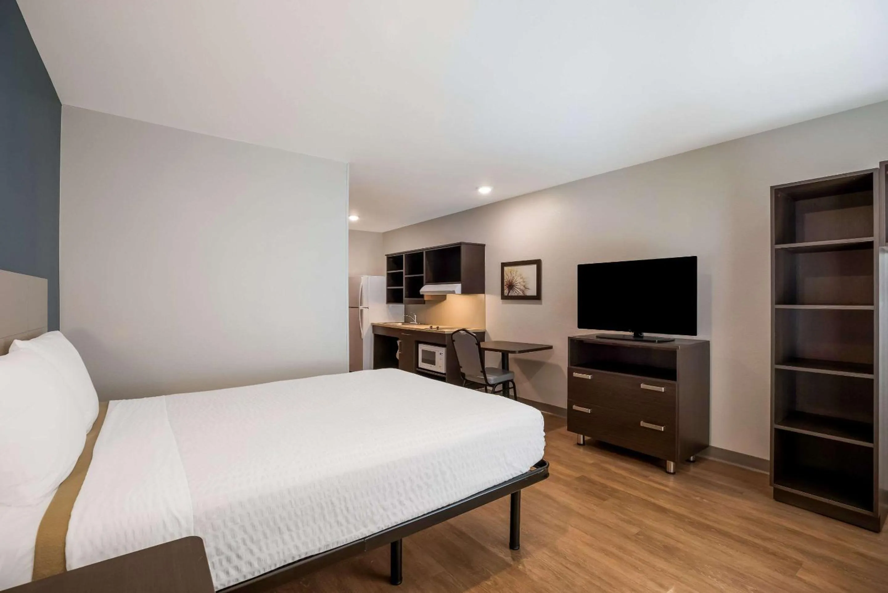 Bedroom, Bed in WoodSpring Suites Orlando North - Maitland