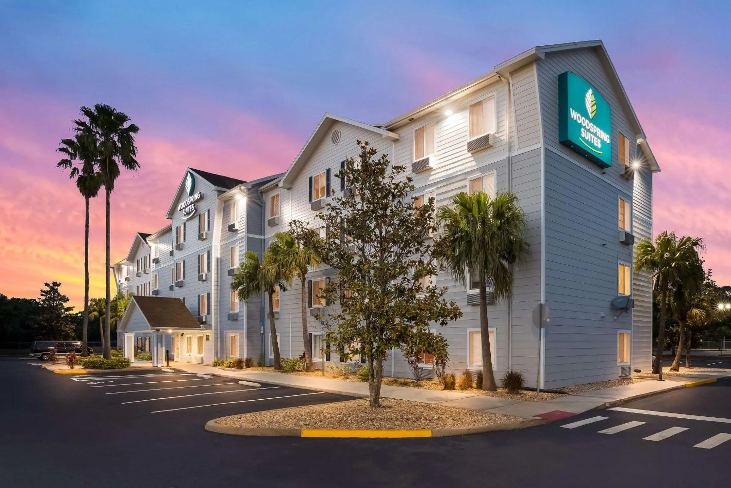 Property building in WoodSpring Suites Orlando North - Maitland